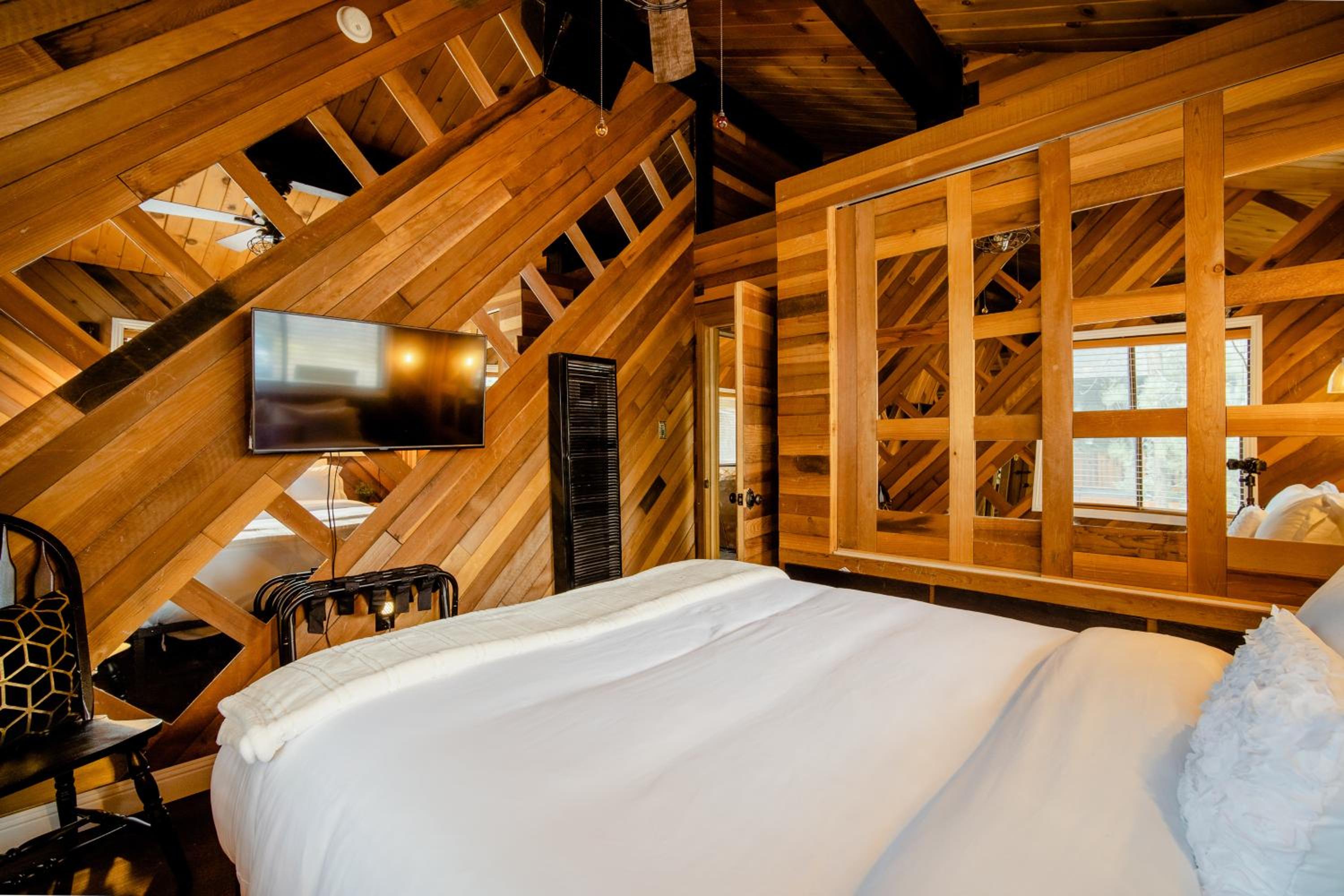 Three-Bedroom House - Photo 75