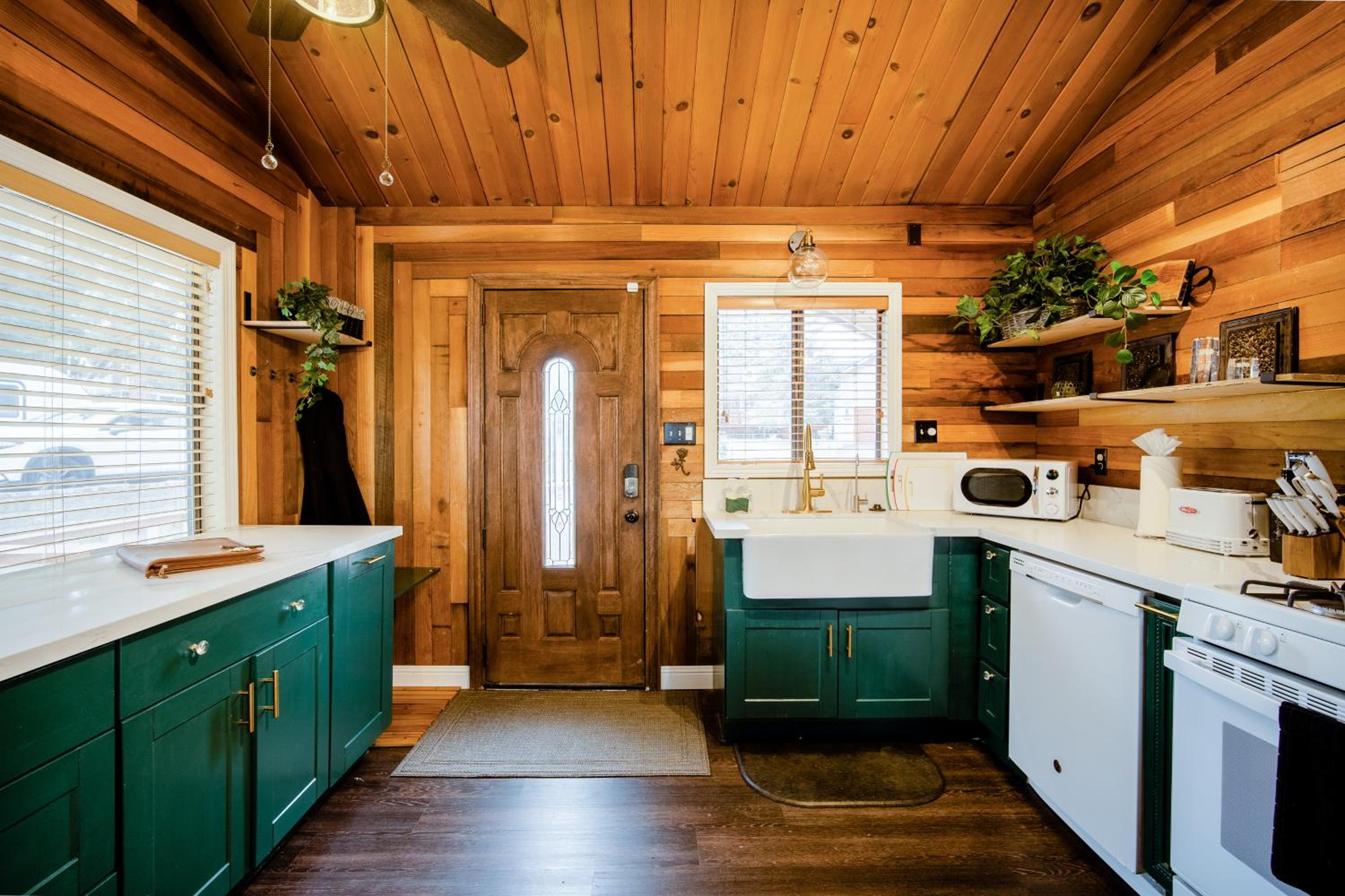 Three-Bedroom House - Photo 18
