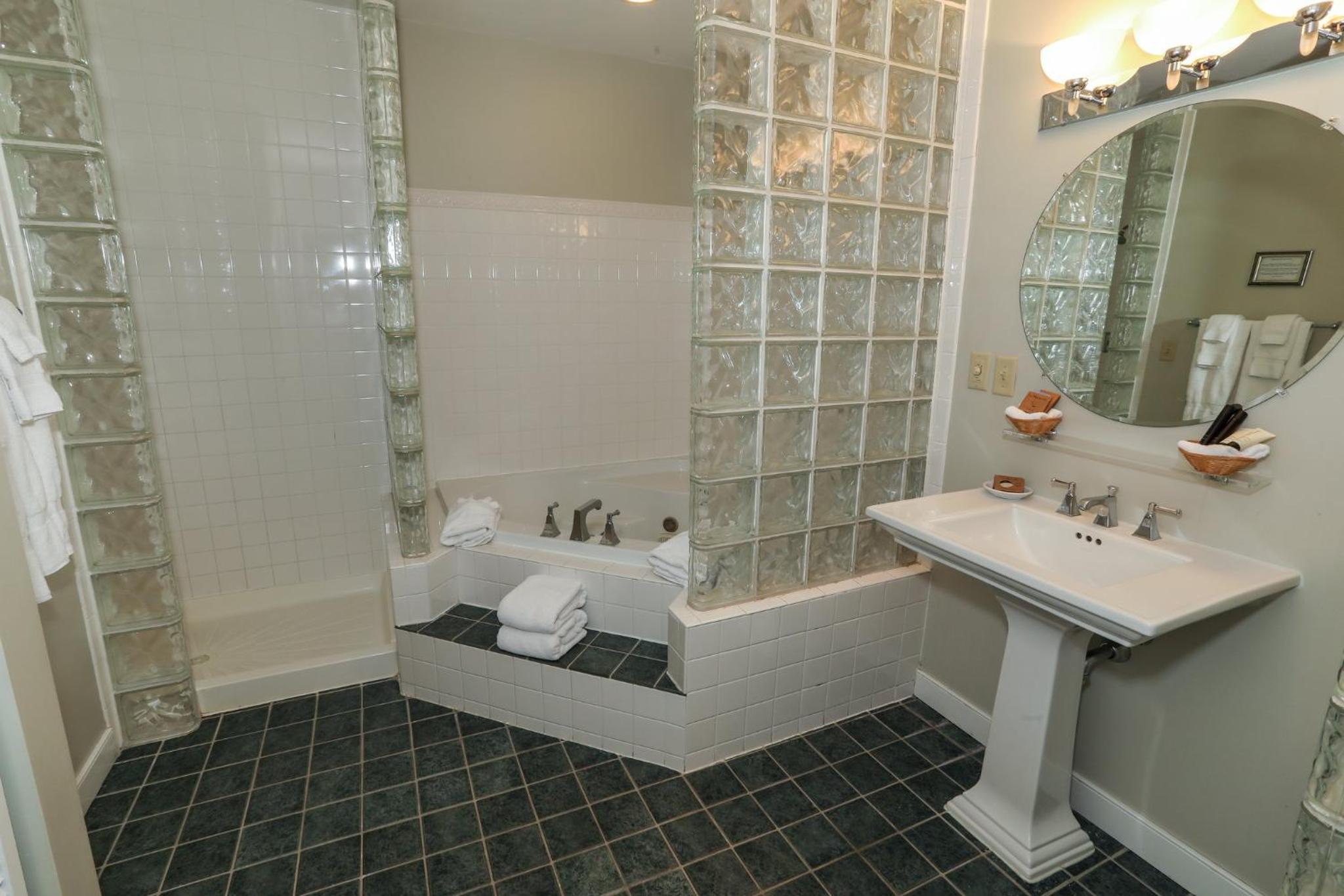 King Suite - Photo 5