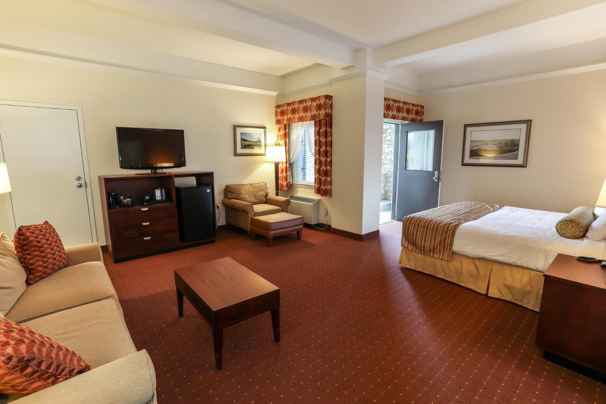 Deluxe King Room - Photo 5