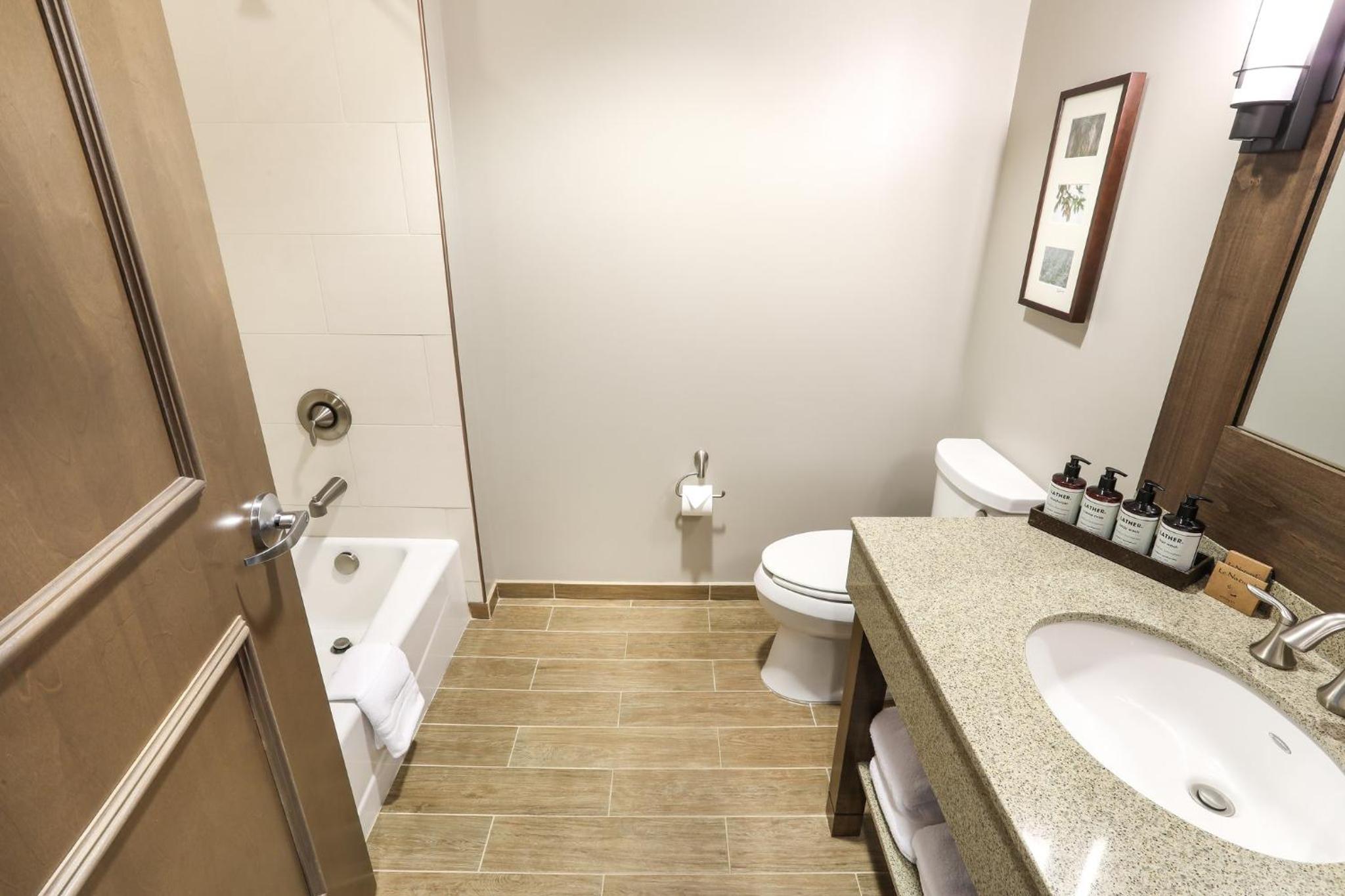 Standard King Room - Photo 4
