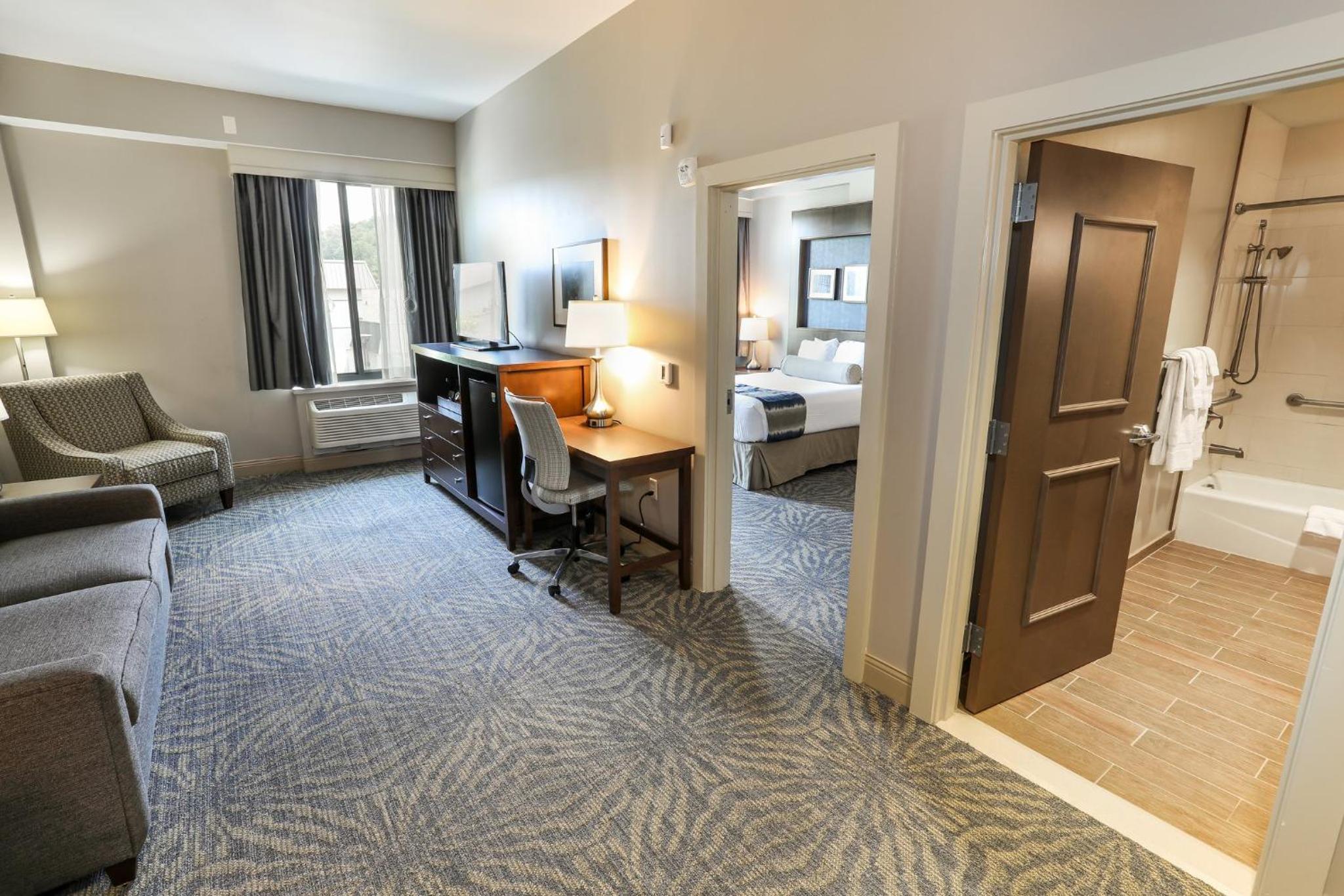 Queen Suite - Photo 3