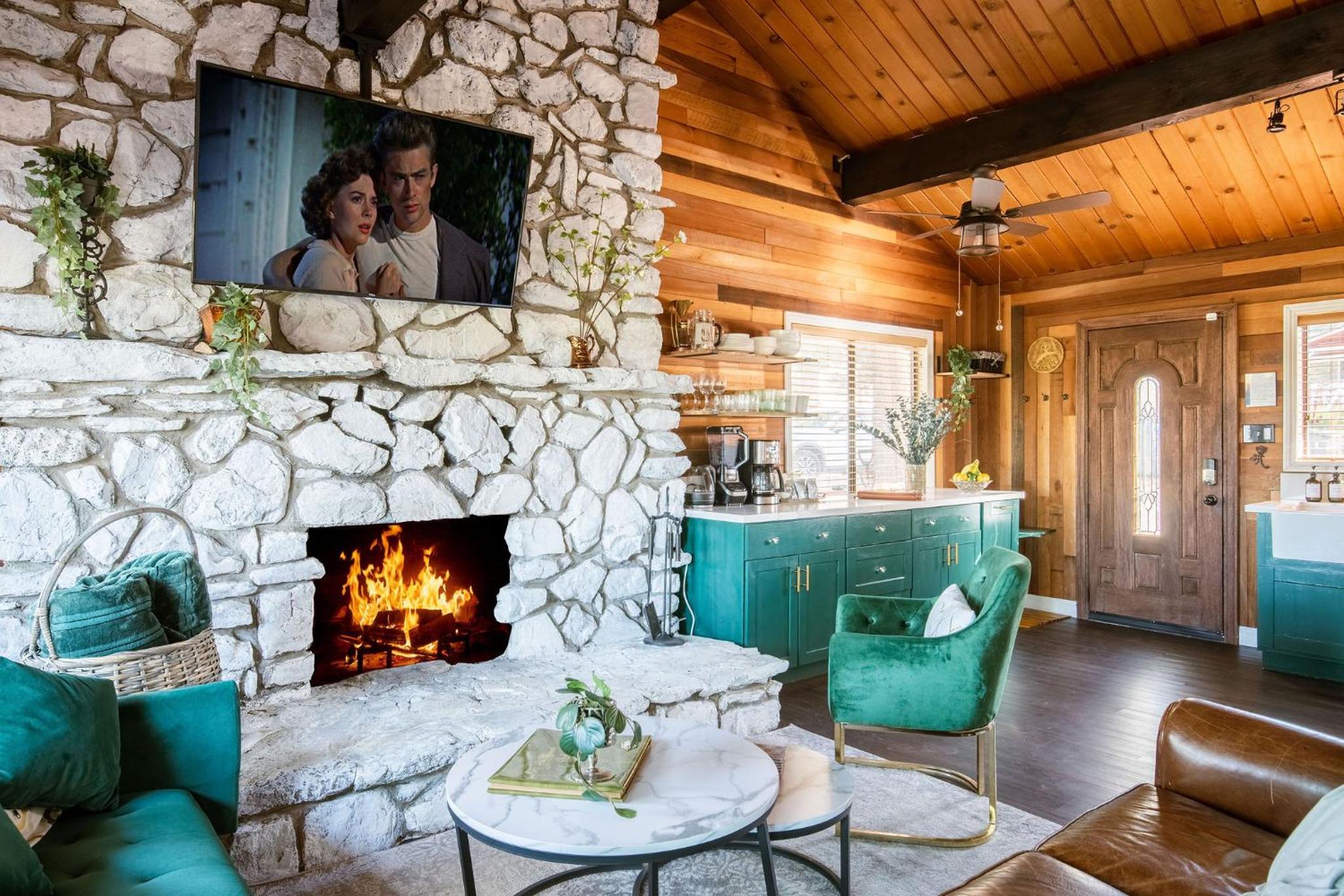 Three-Bedroom House - Photo 43