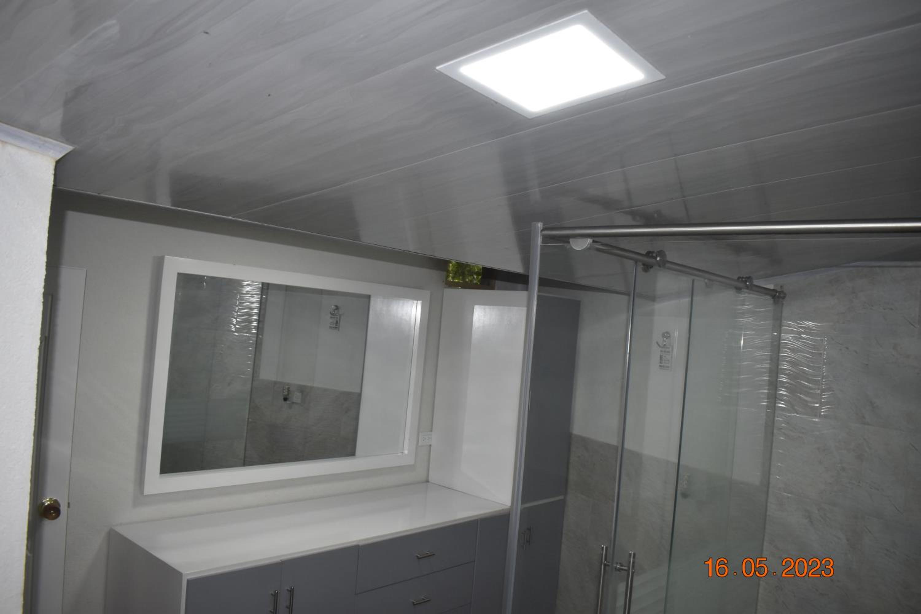 Seven-Bedroom House photo 2