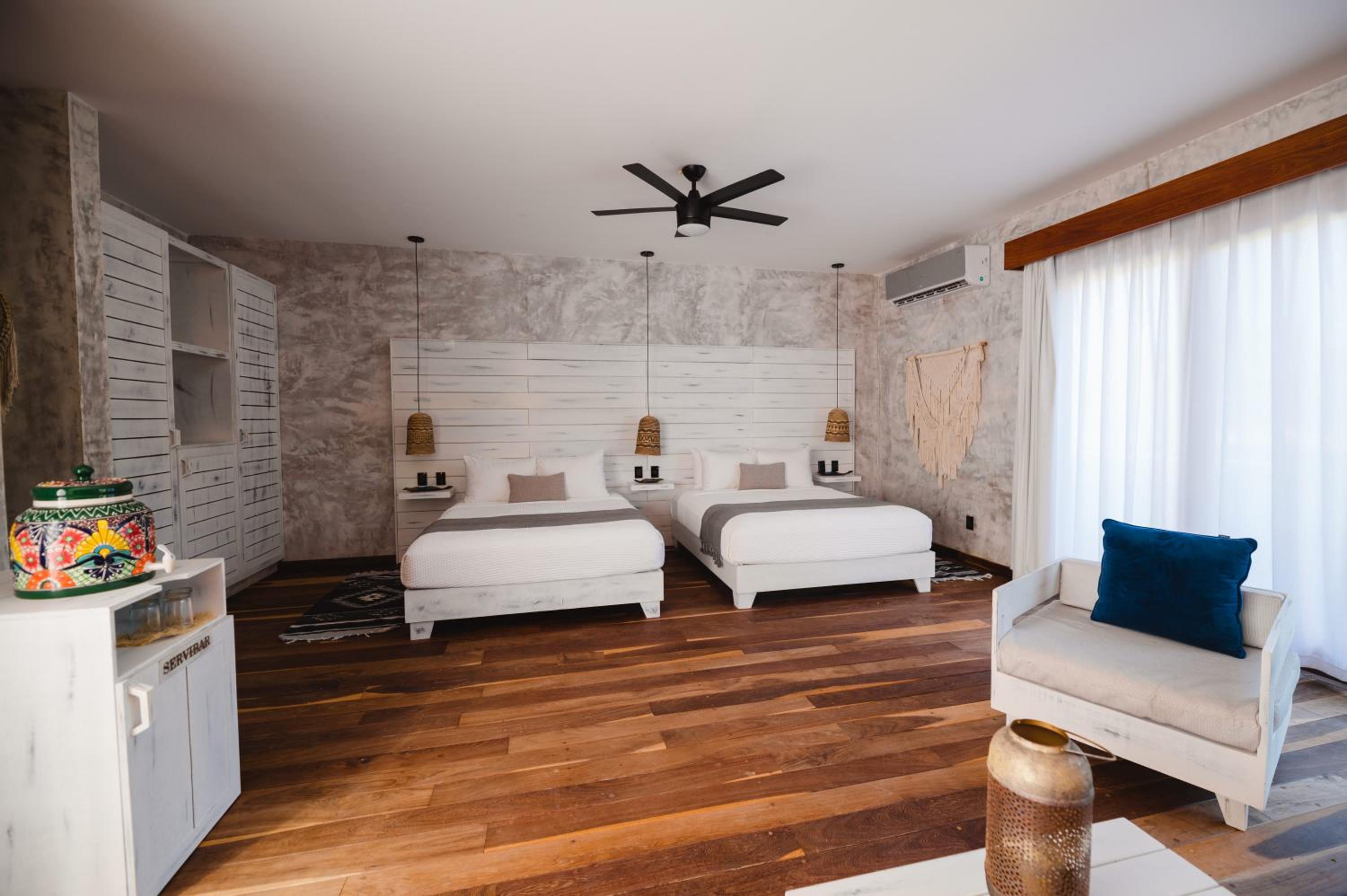 Premium Suite Partial Ocean View 2 Beds.