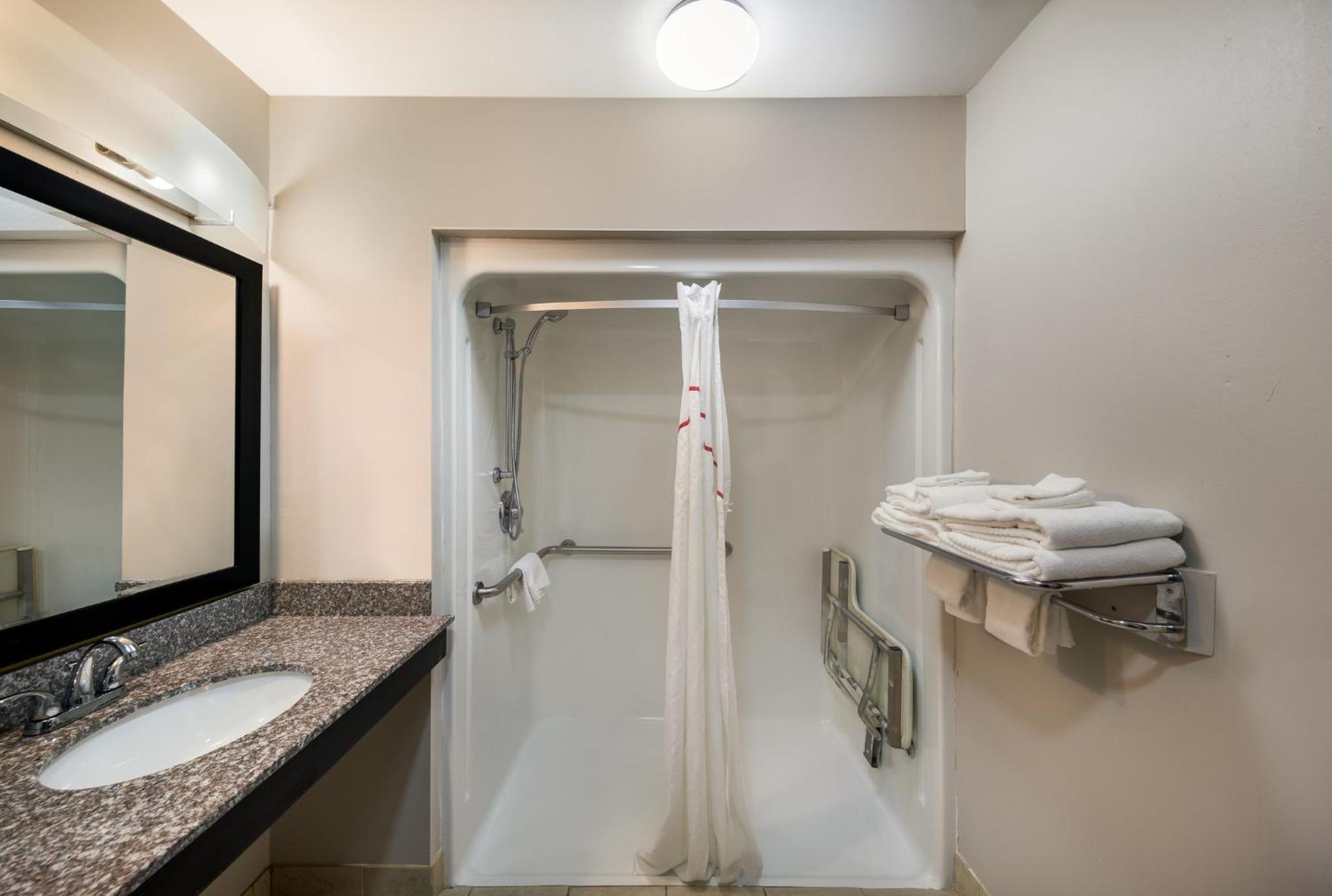 Superior Room with Two Double Beds Disability Access Roll-In Shower Non-Smoking - Photo 3