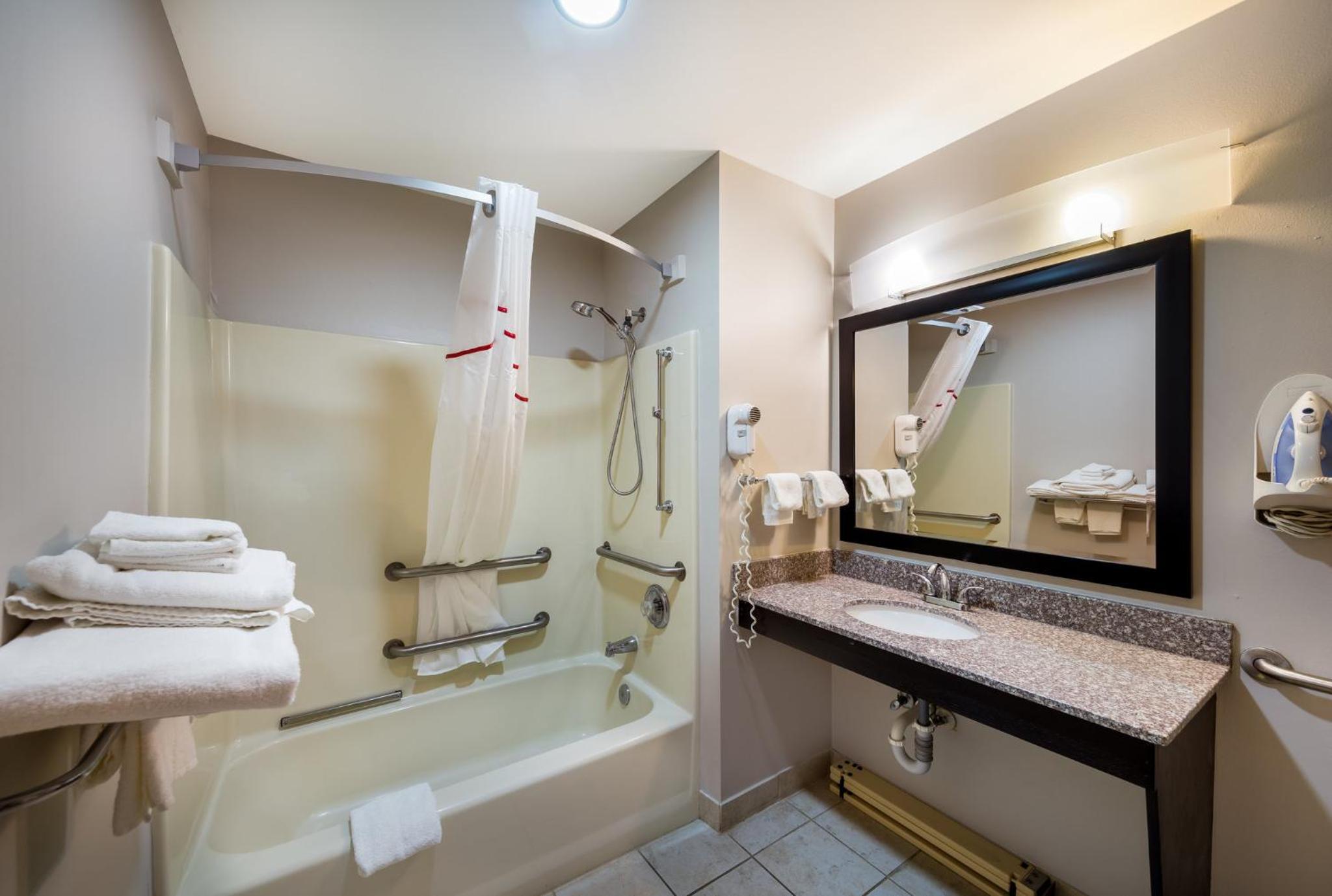 Superior Room with Two Double Beds Disability Access Non-Smoking - Photo 4
