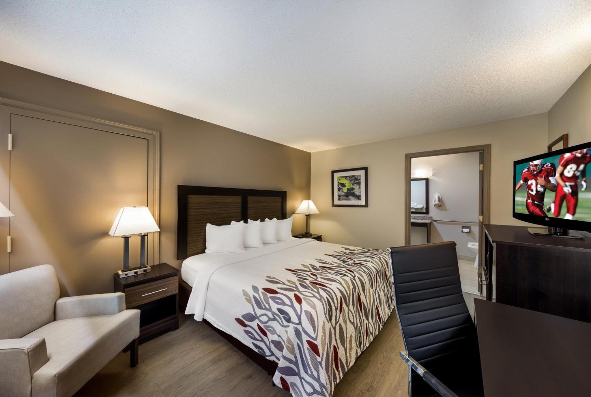 Superior King Room Disability Access Non-Smoking - Photo 1