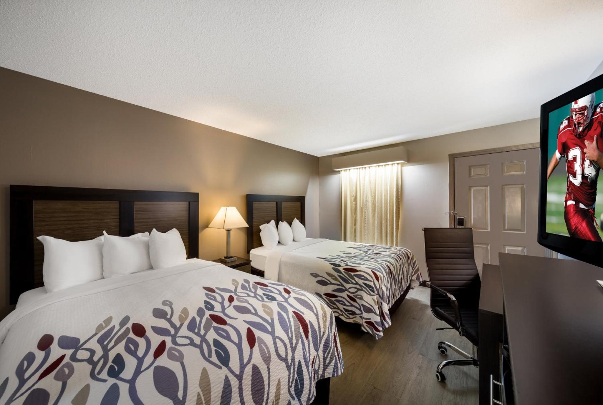 Superior Room with Two Double Beds Disability Access Non-Smoking - Photo 2