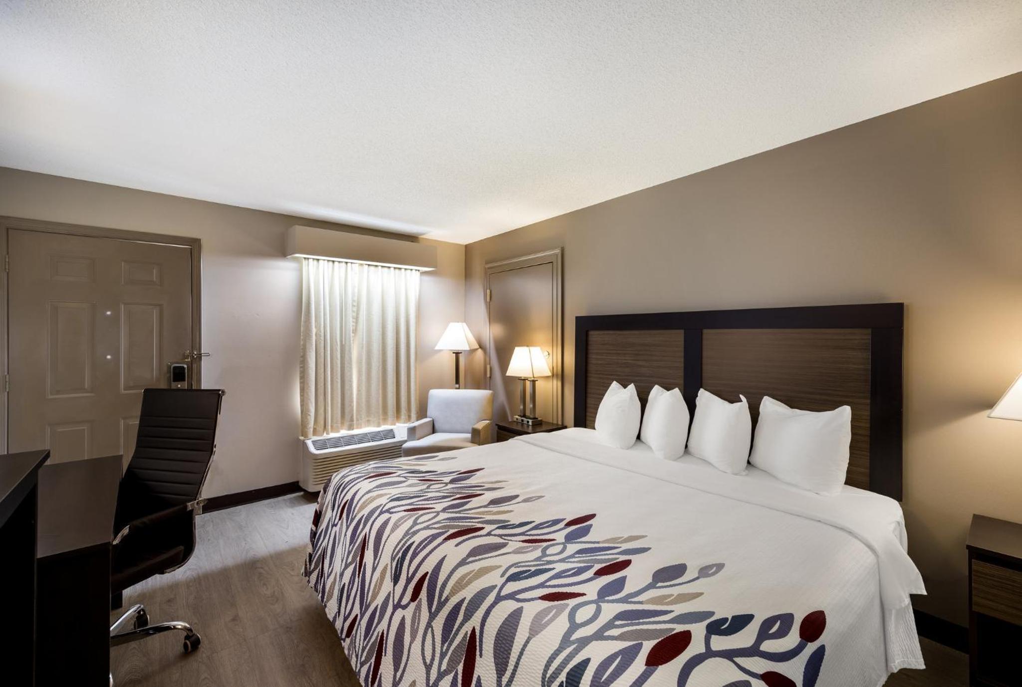 Superior King Room Disability Access Non-Smoking - Photo 2