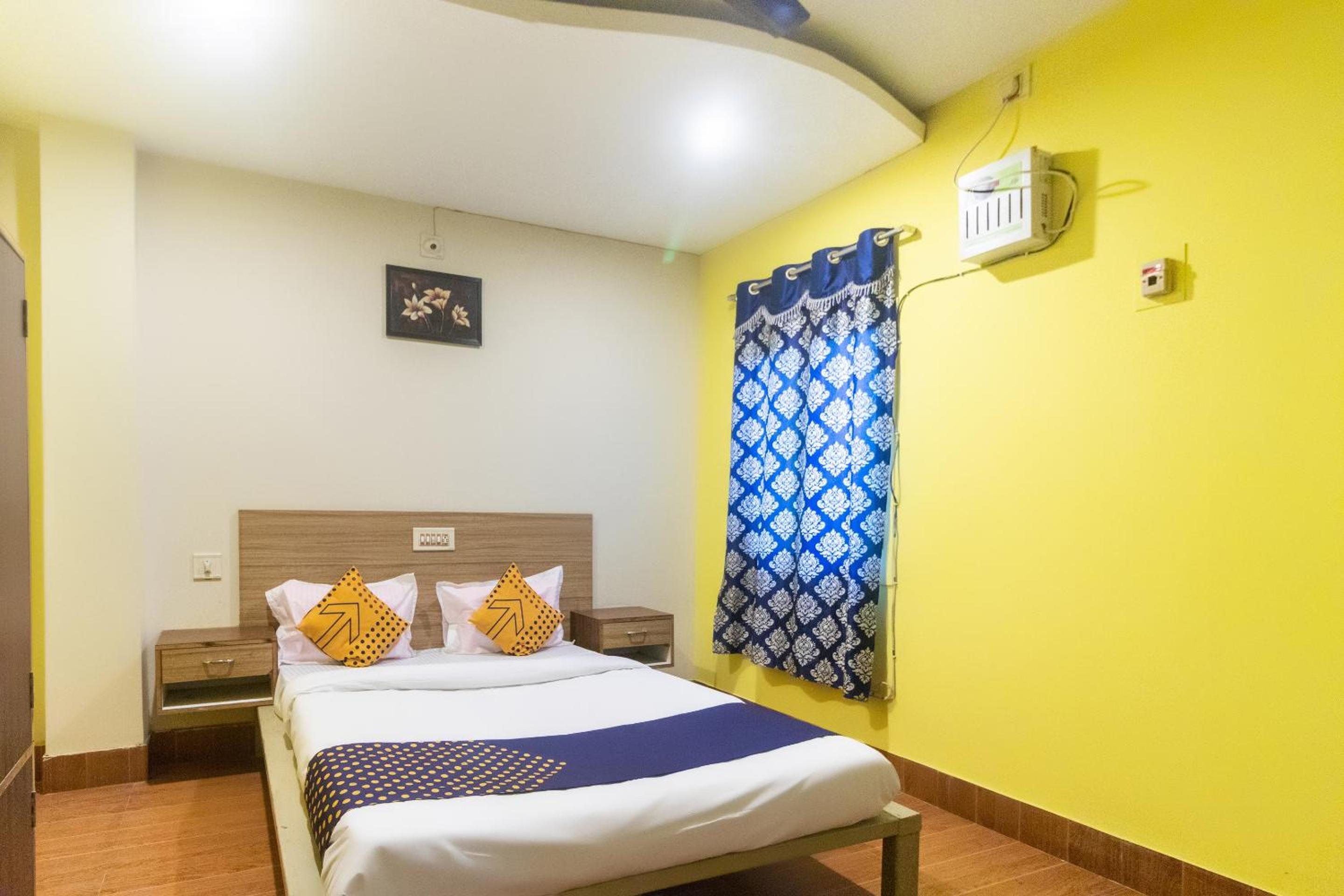 Economy Triple Room photo 3