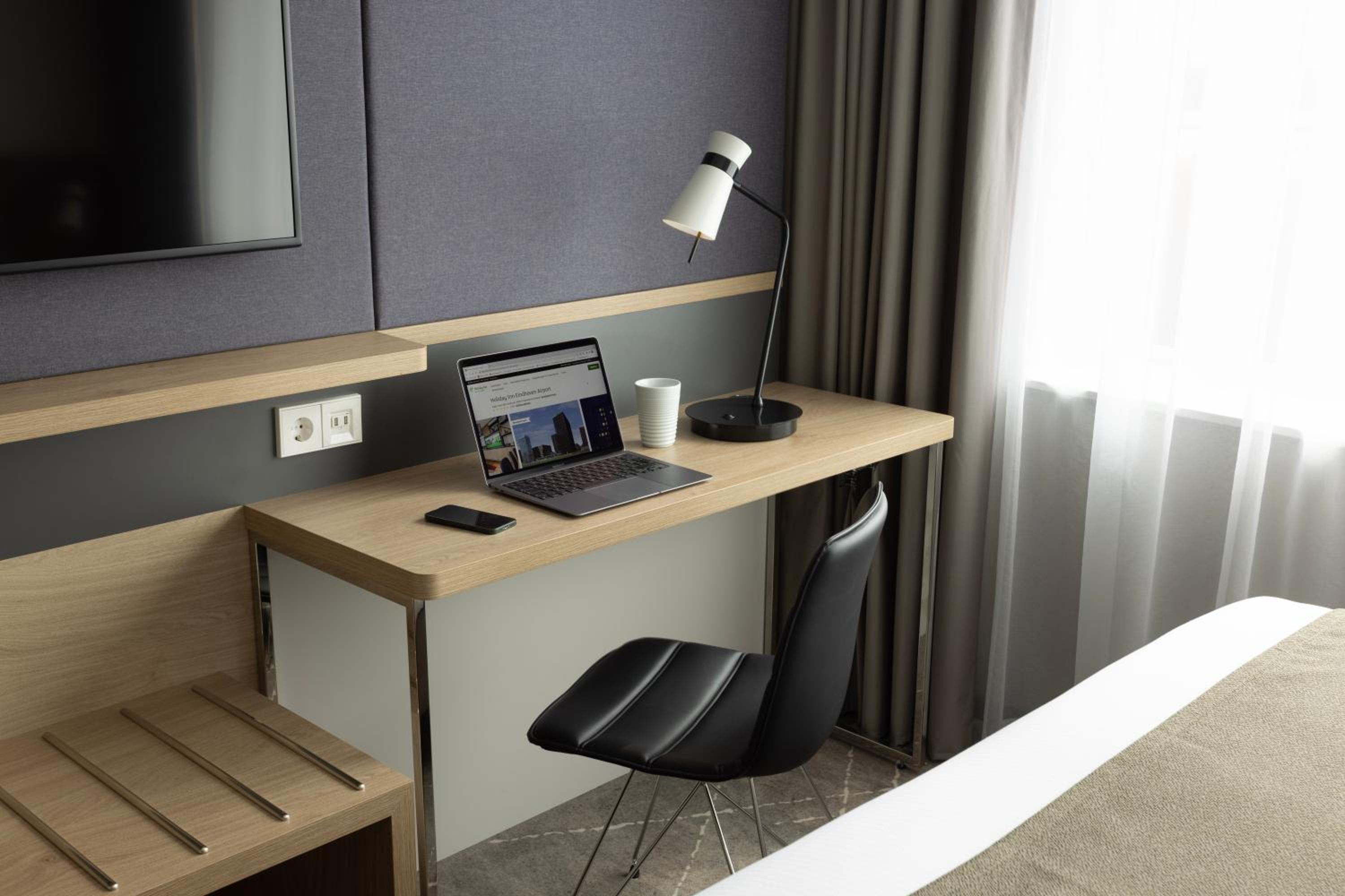 Standard King Room with Sofa Bed - High Floor - Photo 4