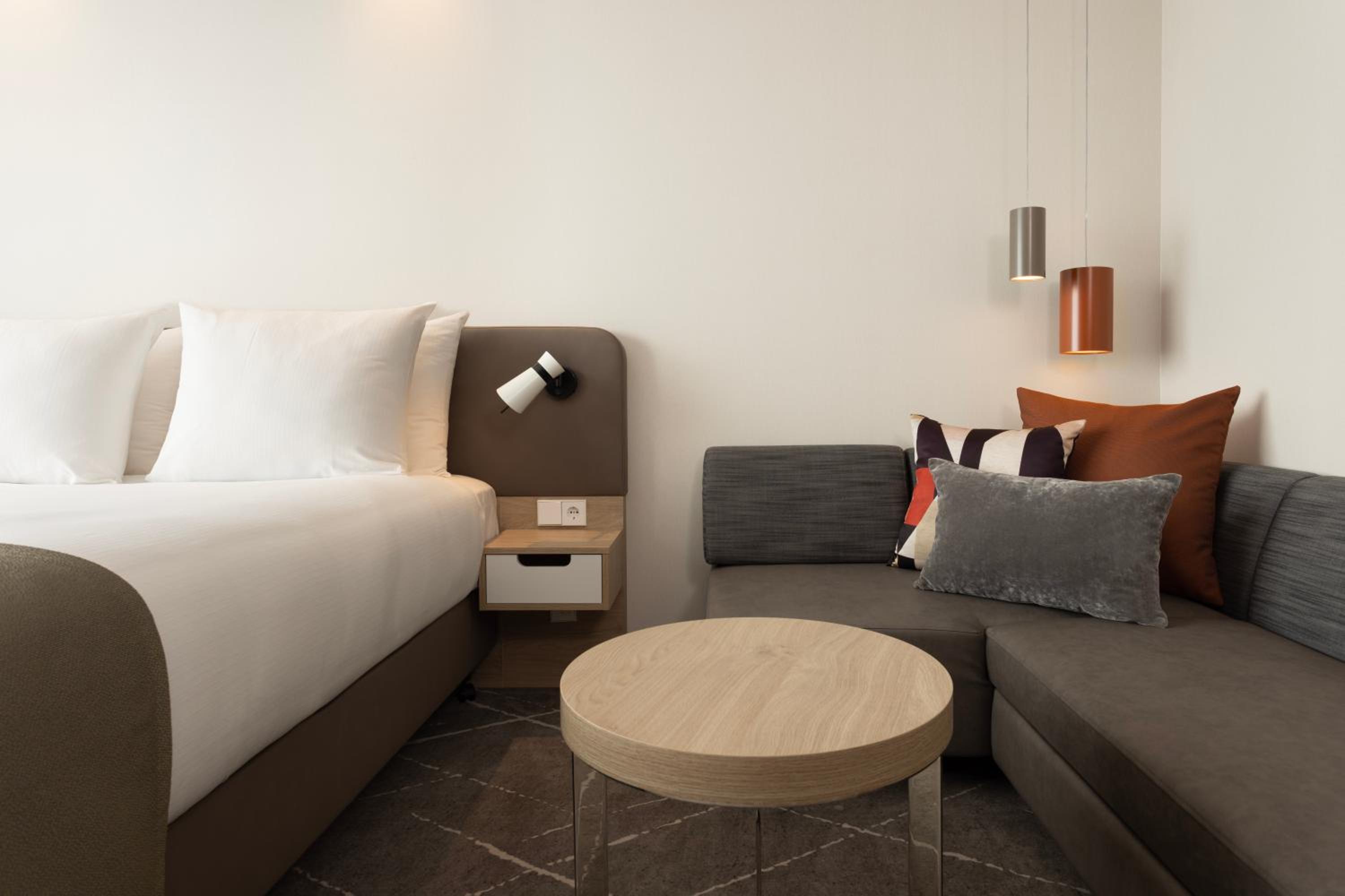Standard King Room with Sofa Bed - High Floor - Photo 5
