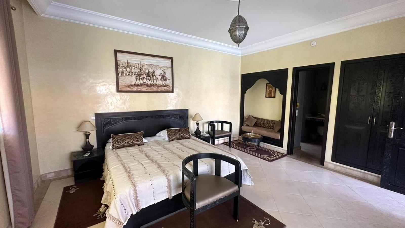 Junior Suite with Pool View - Photo 18
