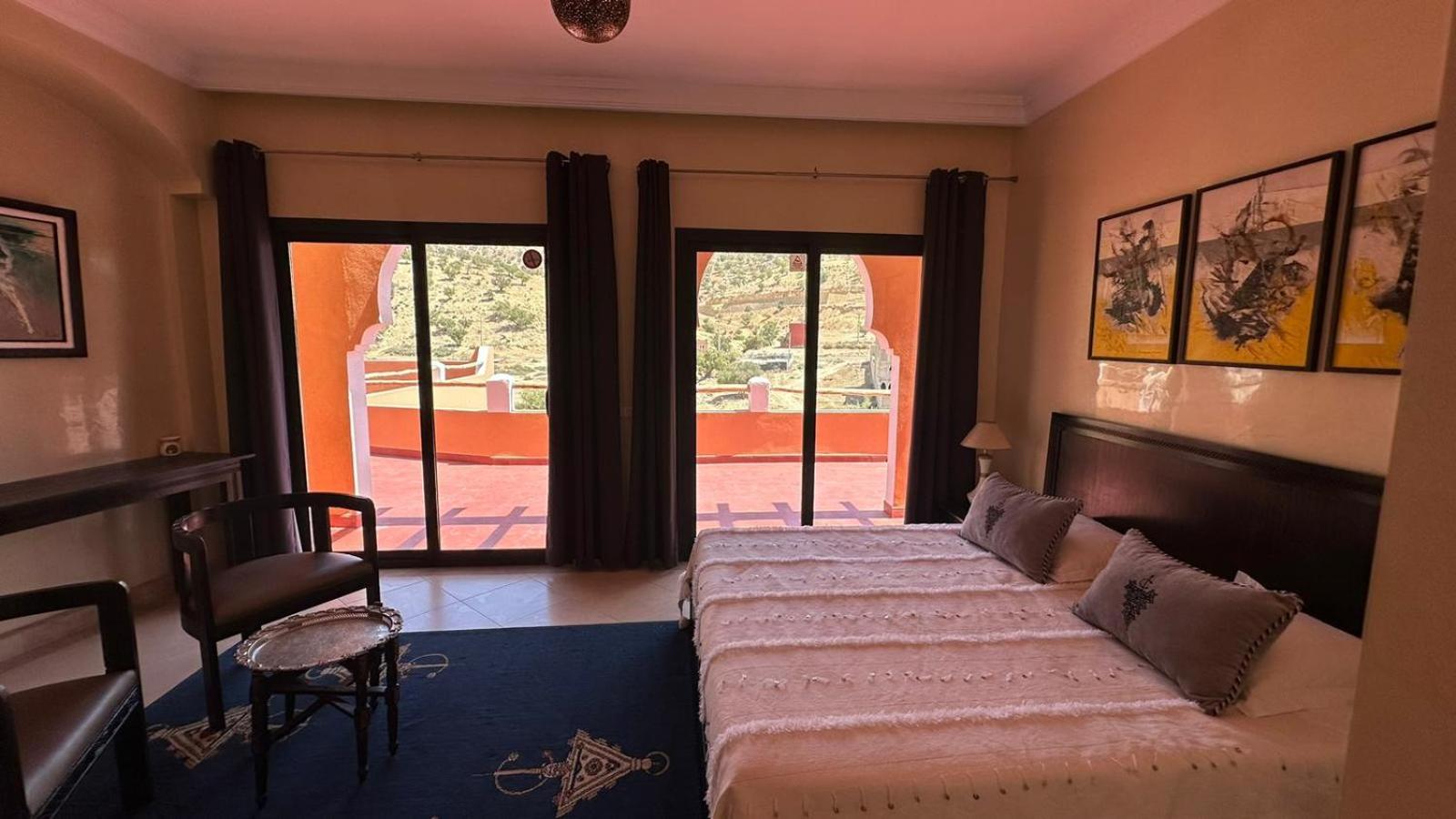 Junior Suite with Pool View - Photo 4