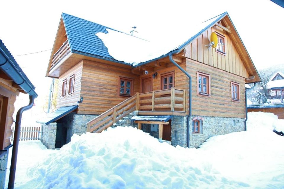 Three-Bedroom House photo 2