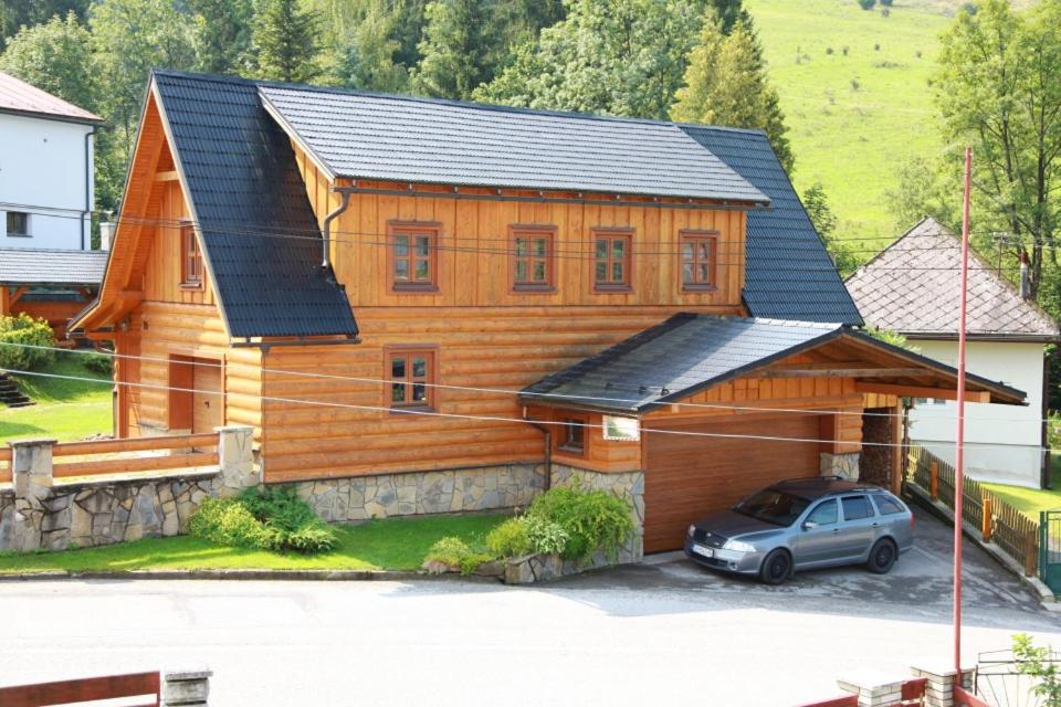 Four-Bedroom House photo 2
