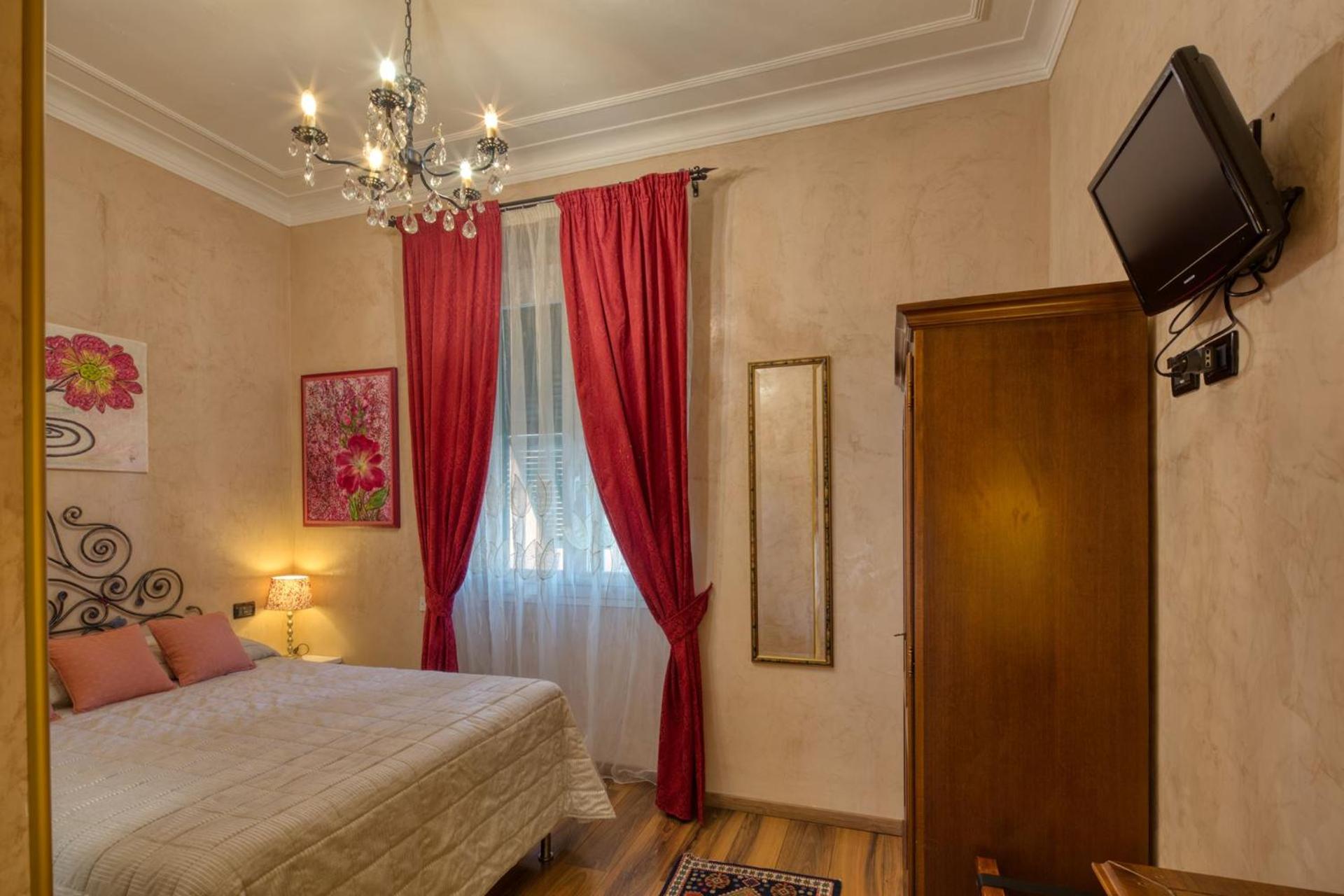 Double Room - Photo 2