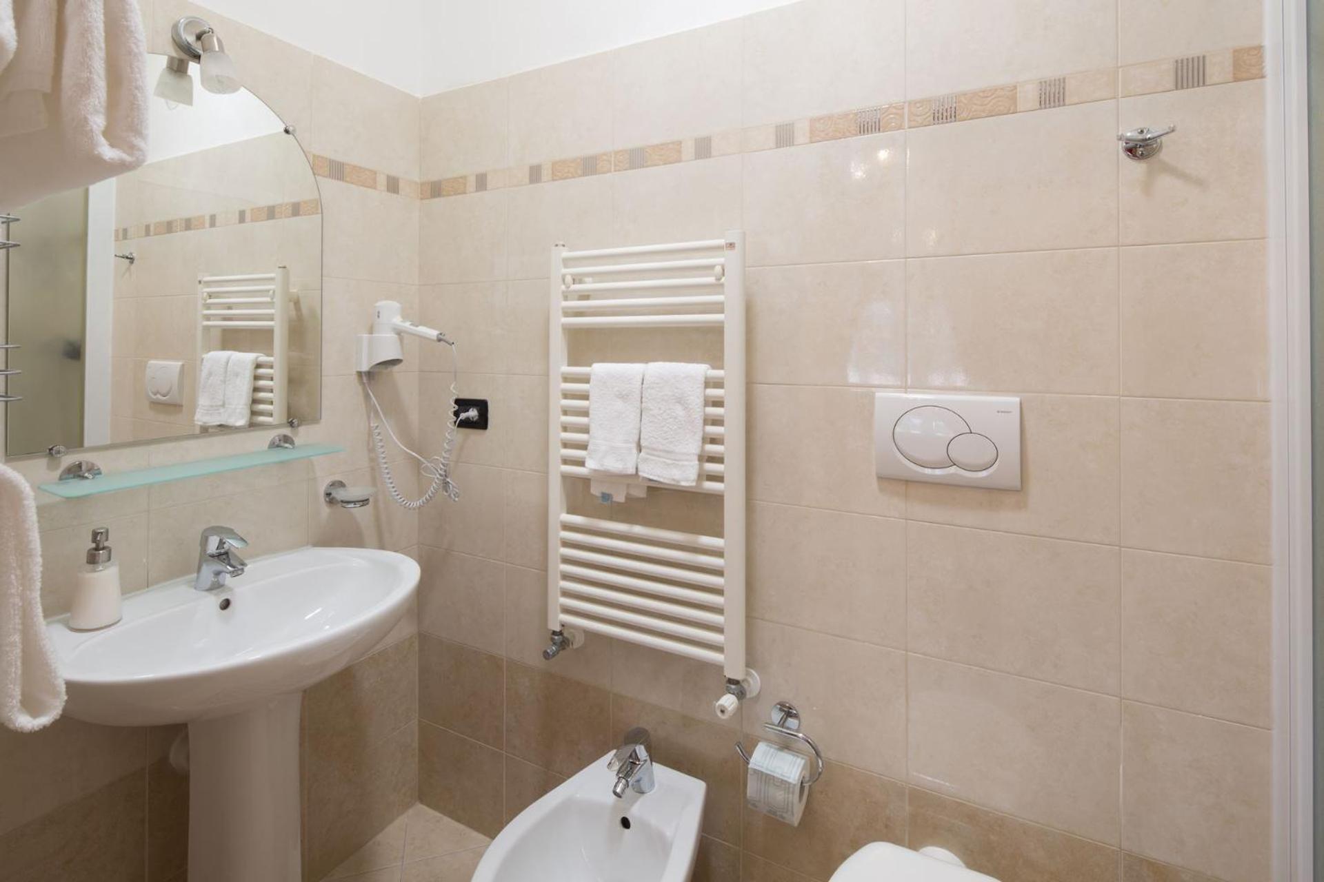 Double Room - Photo 4