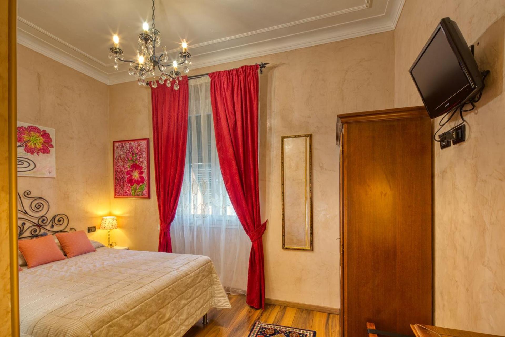 Double Room - Photo 5
