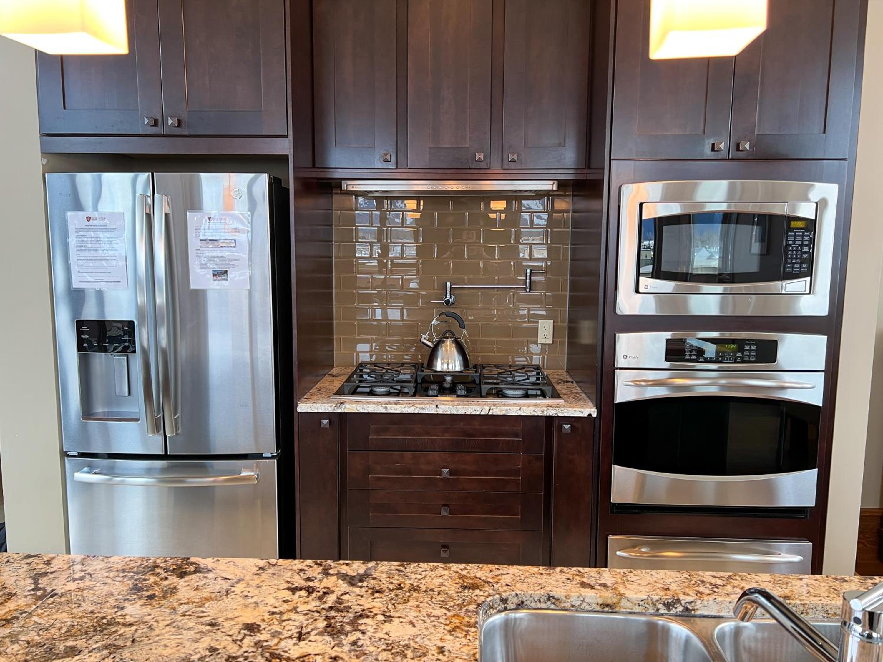 Three-Bedroom Premium Apartment with Balcony photo 3