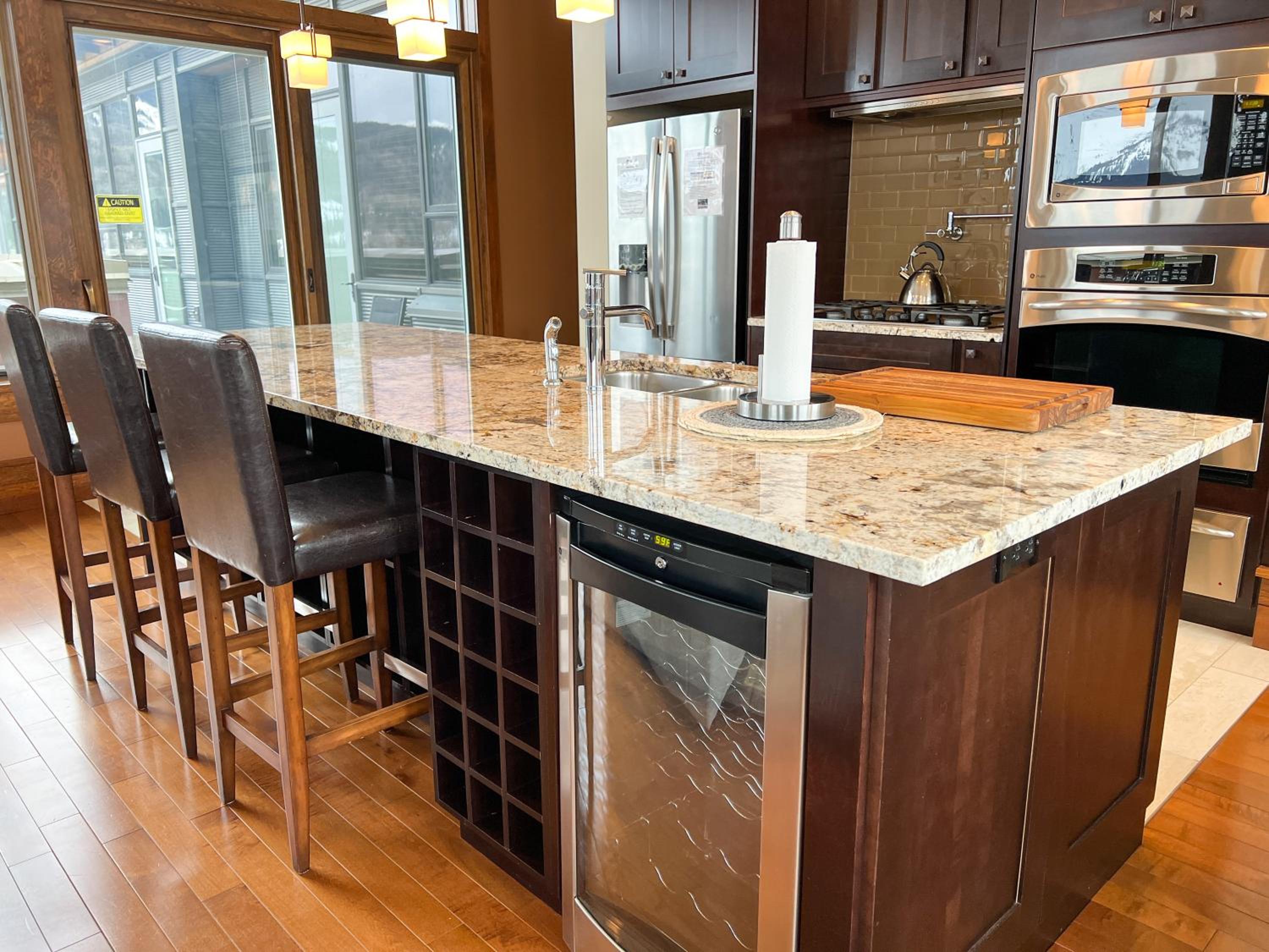 Three-Bedroom Premium Apartment with Balcony photo 2