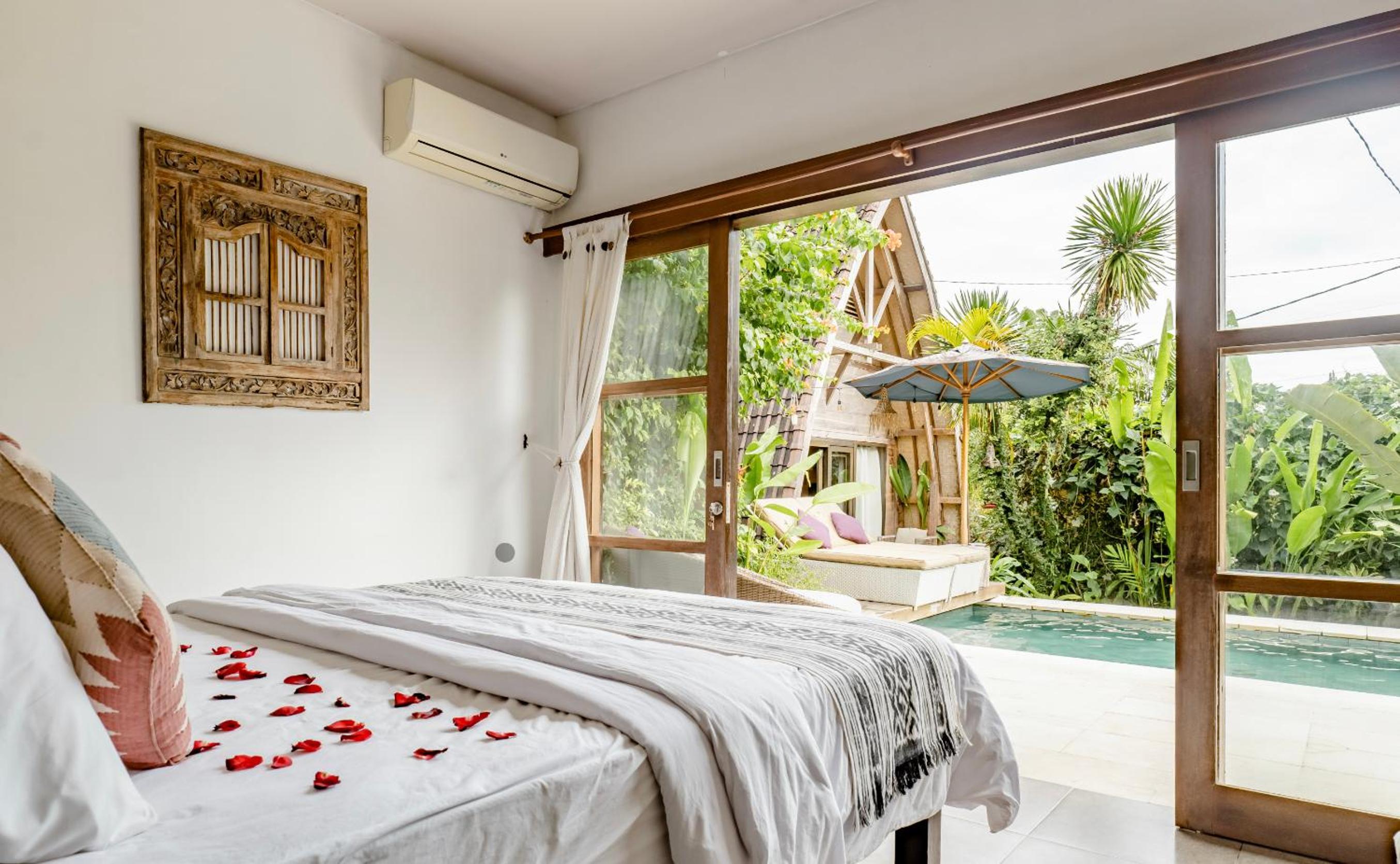Double Room with Pool View - Photo 20