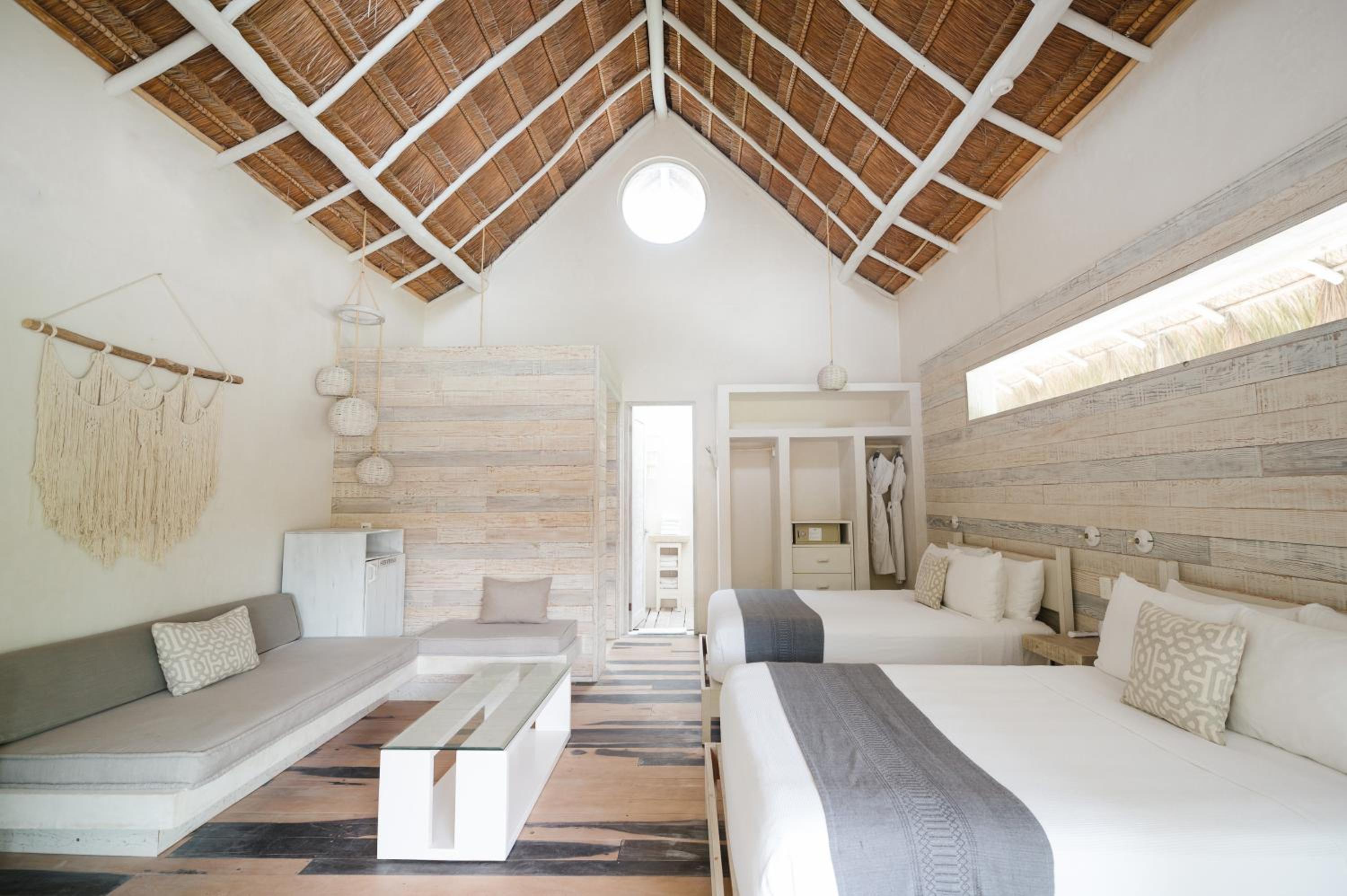 Suite Two Double Beds W/Partial Ocean View