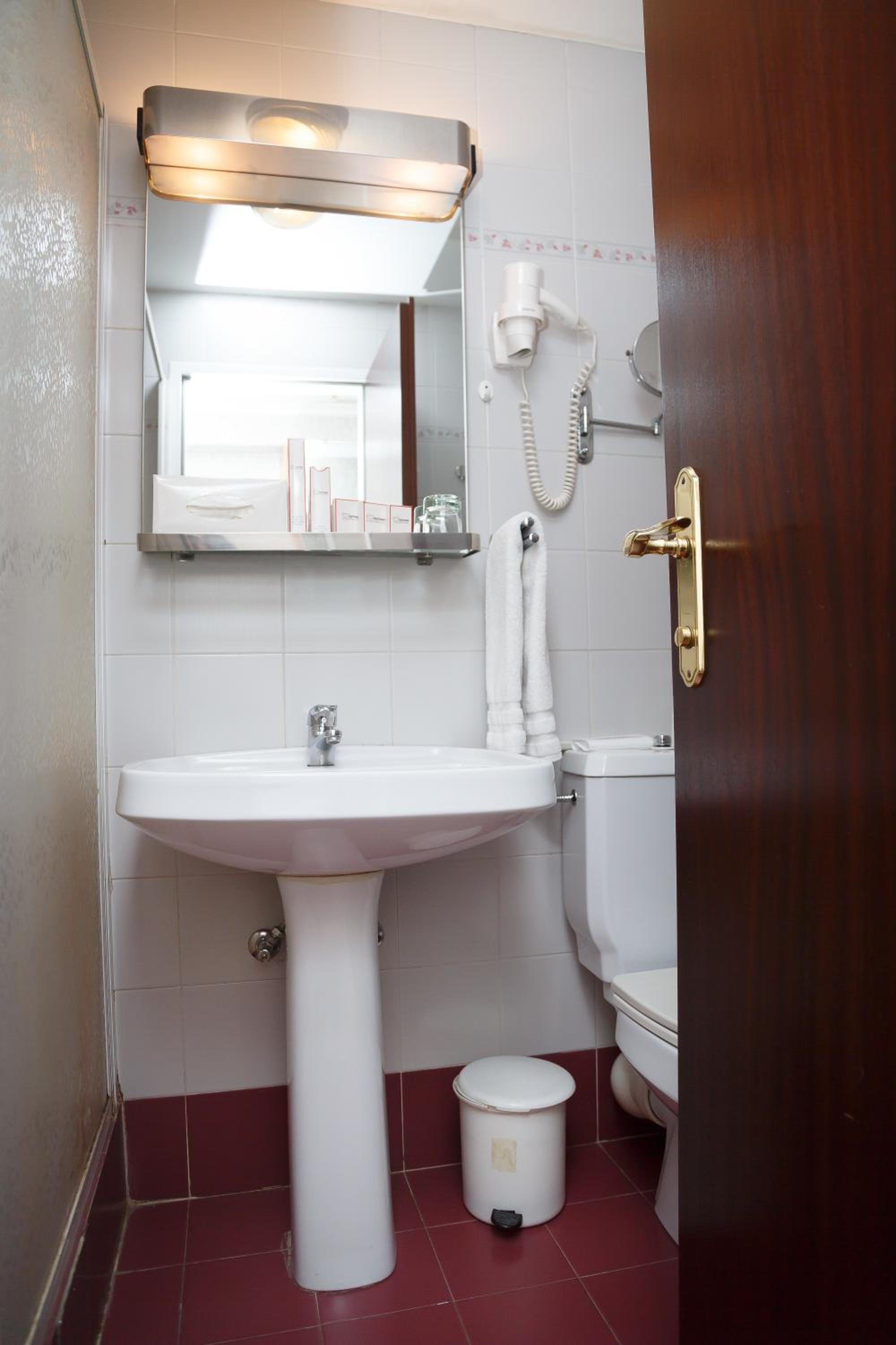 Standard Double Room - Photo 2