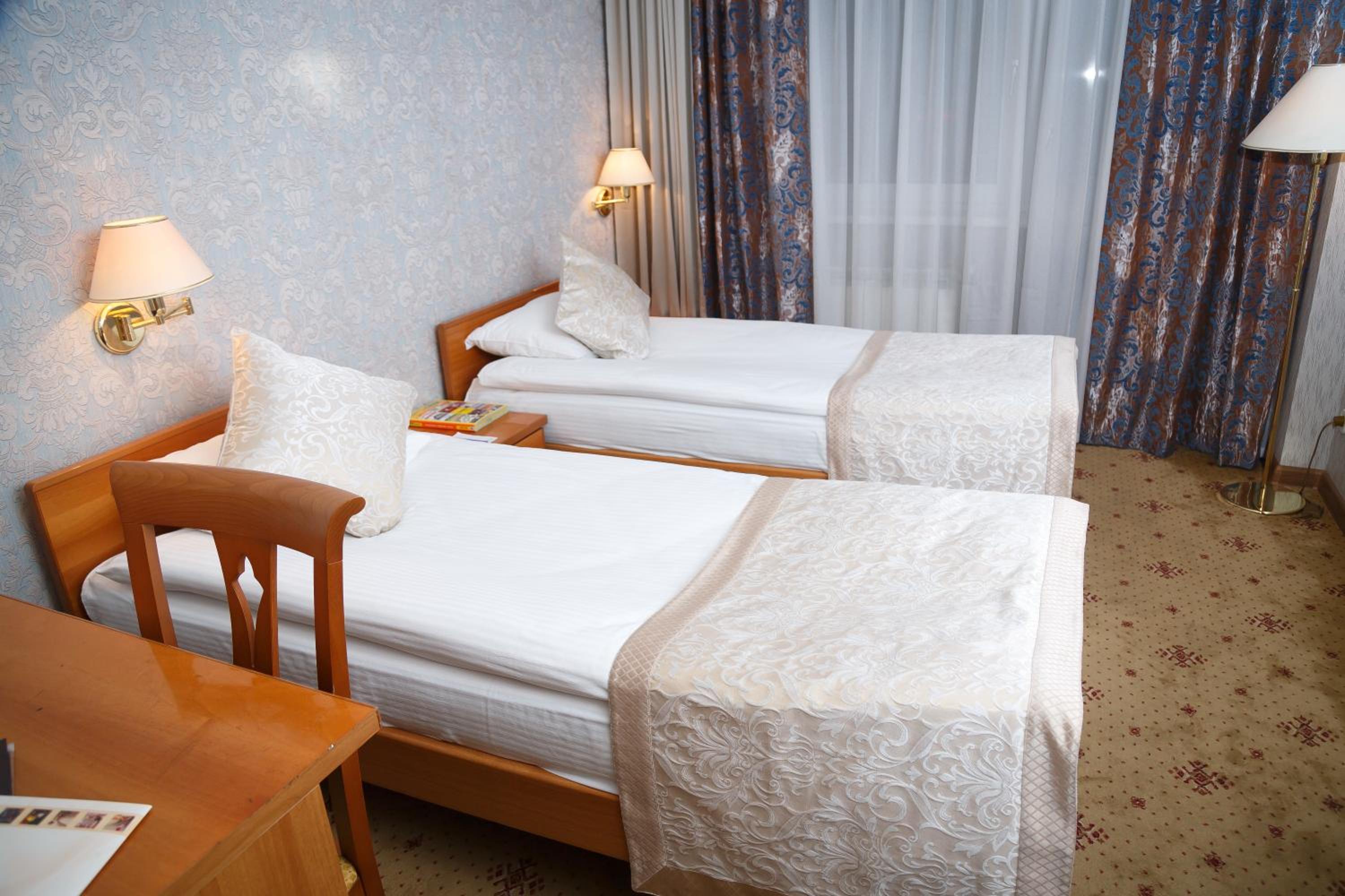Standard Twin Room - Photo 1