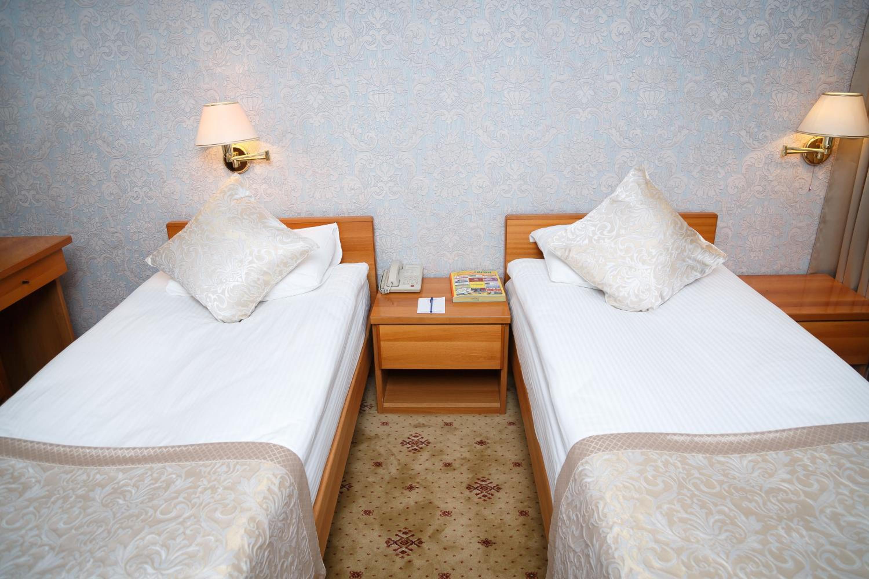 Standard Twin Room - Photo 3