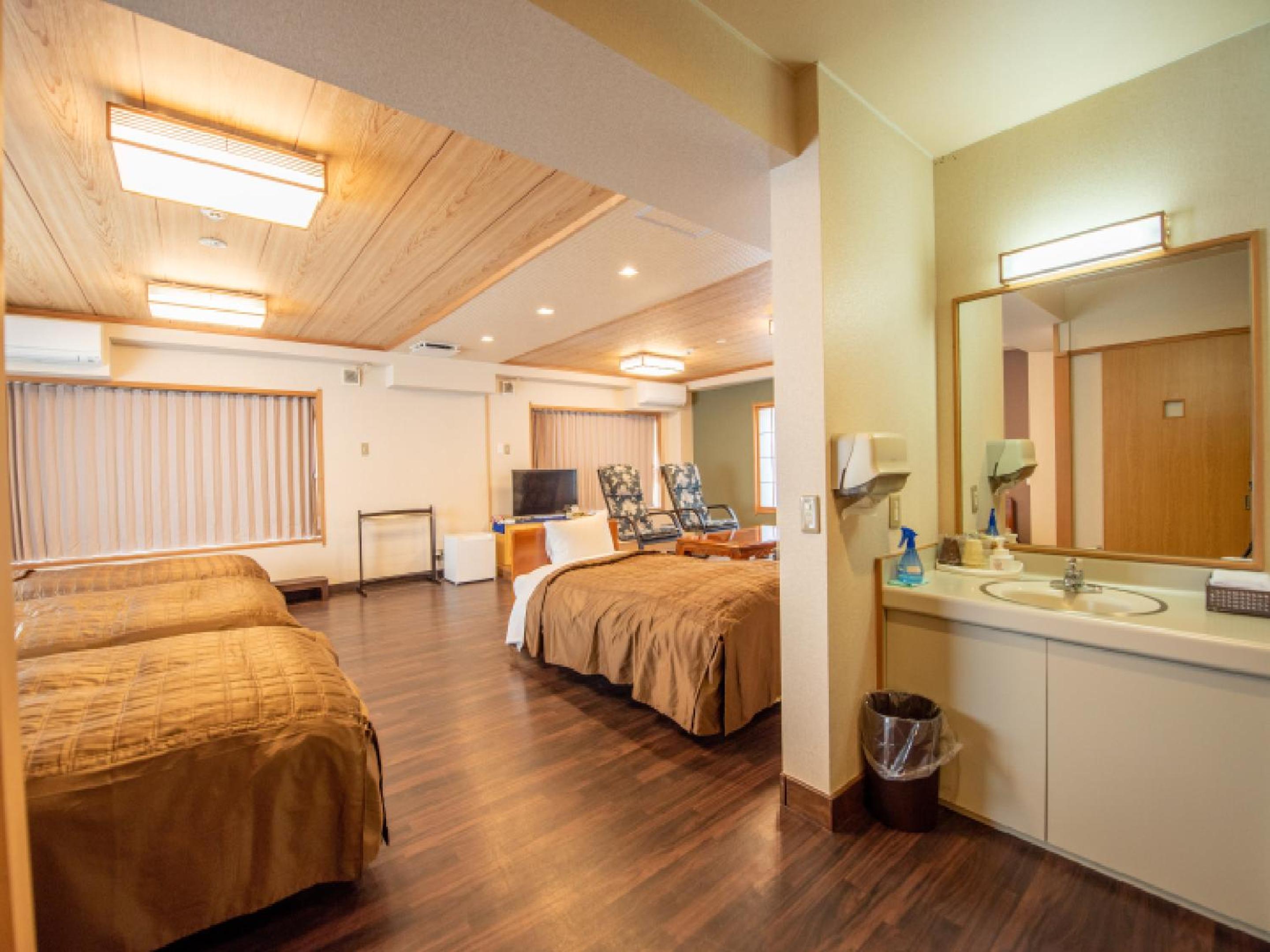 Family Suite with Balcony photo 2