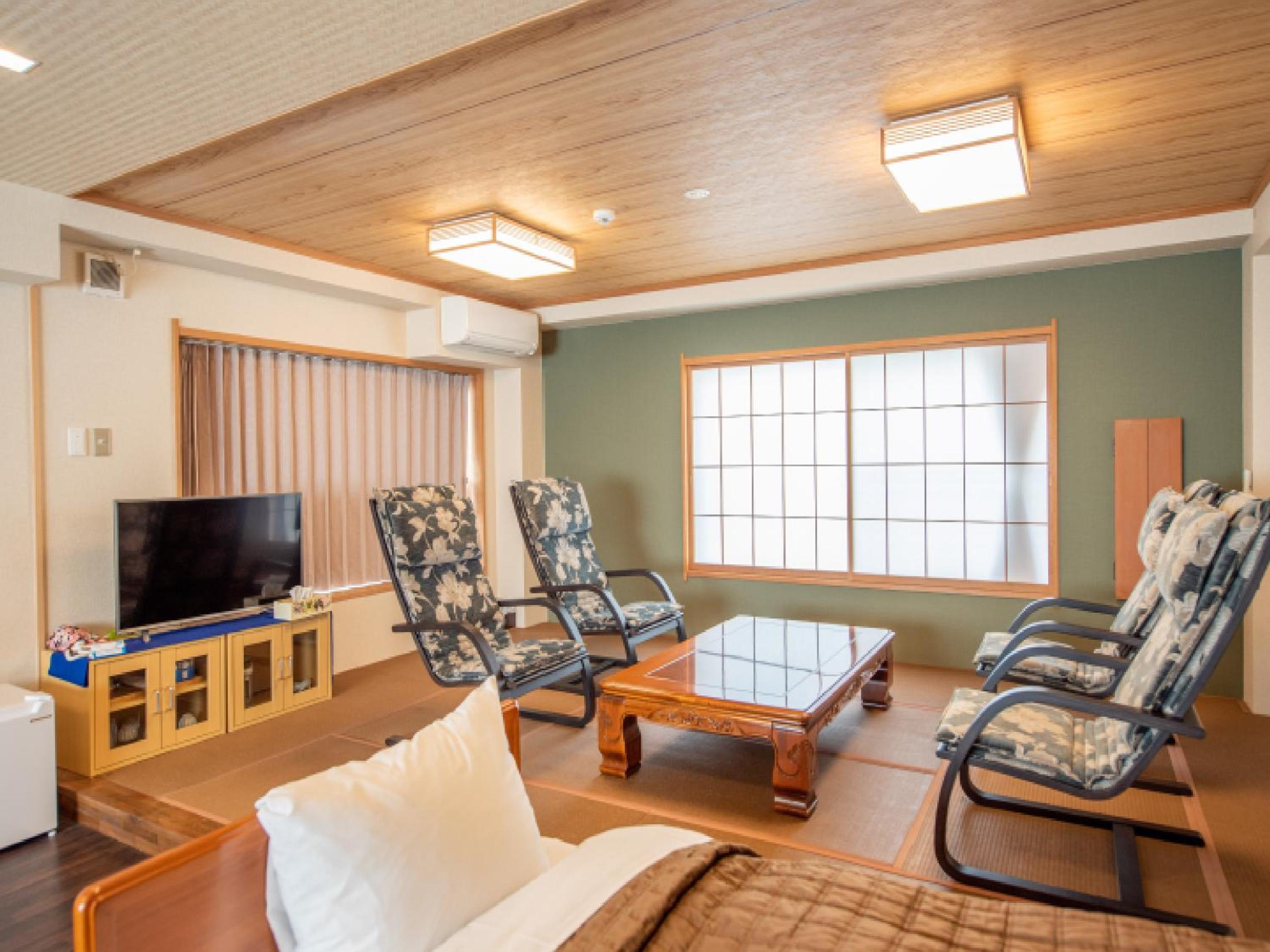 Family Suite with Balcony photo 3