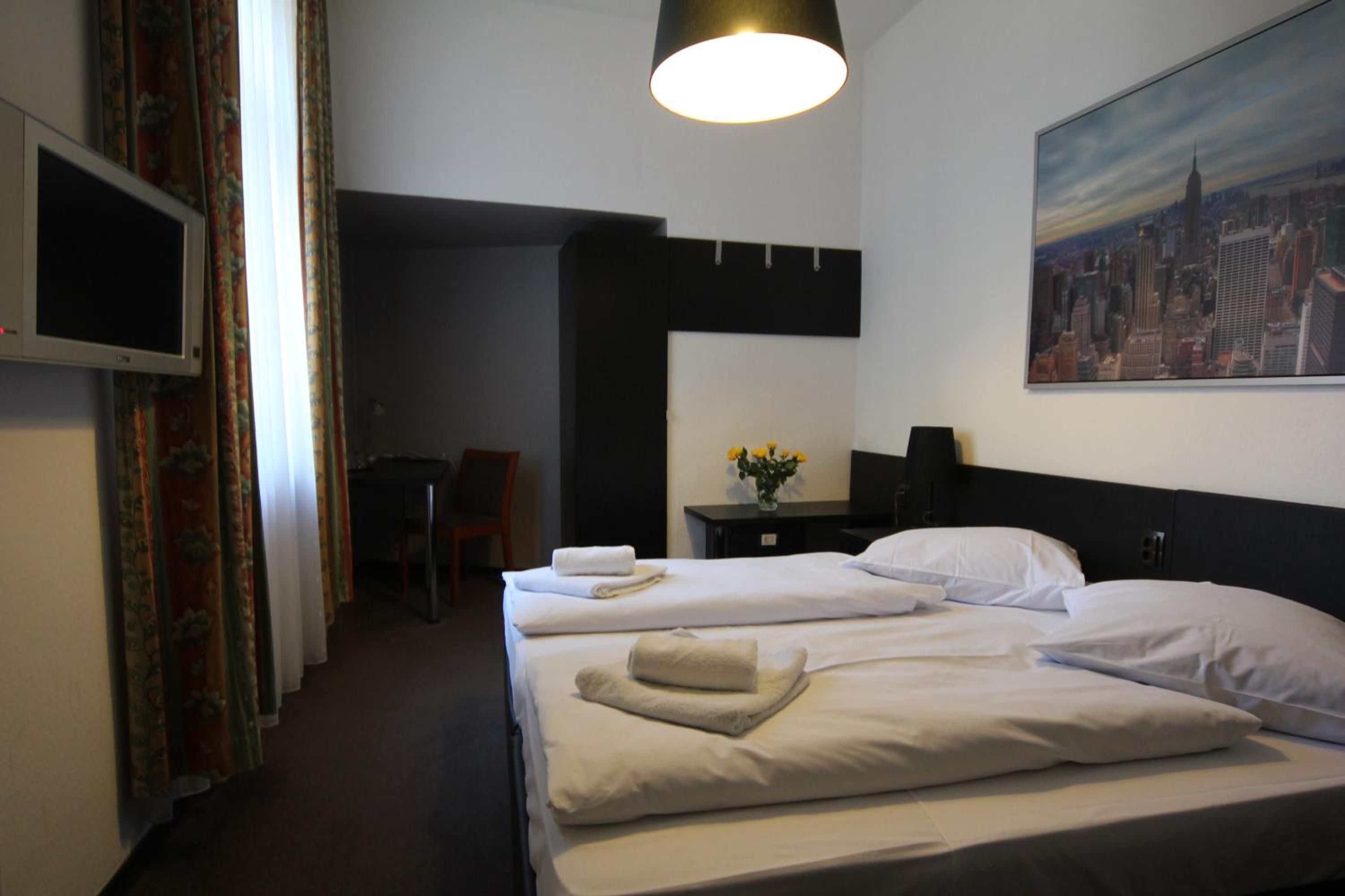 Double Room - Photo 7