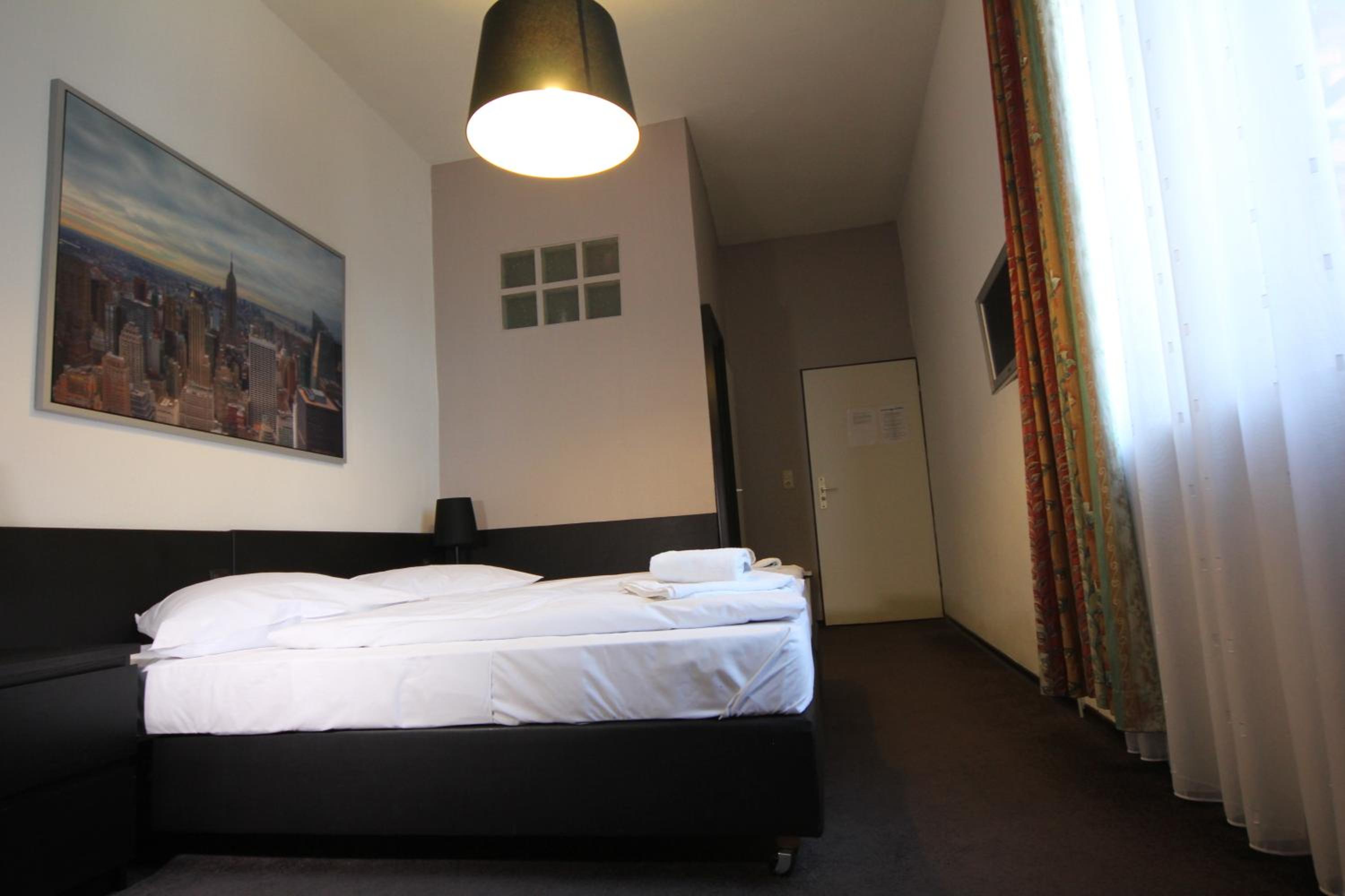Double Room - Photo 8