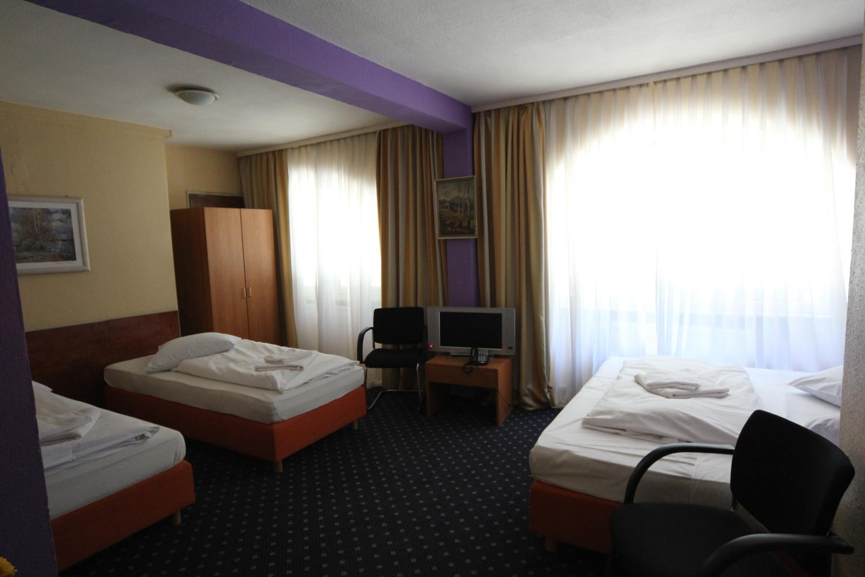 Double Room - Photo 25
