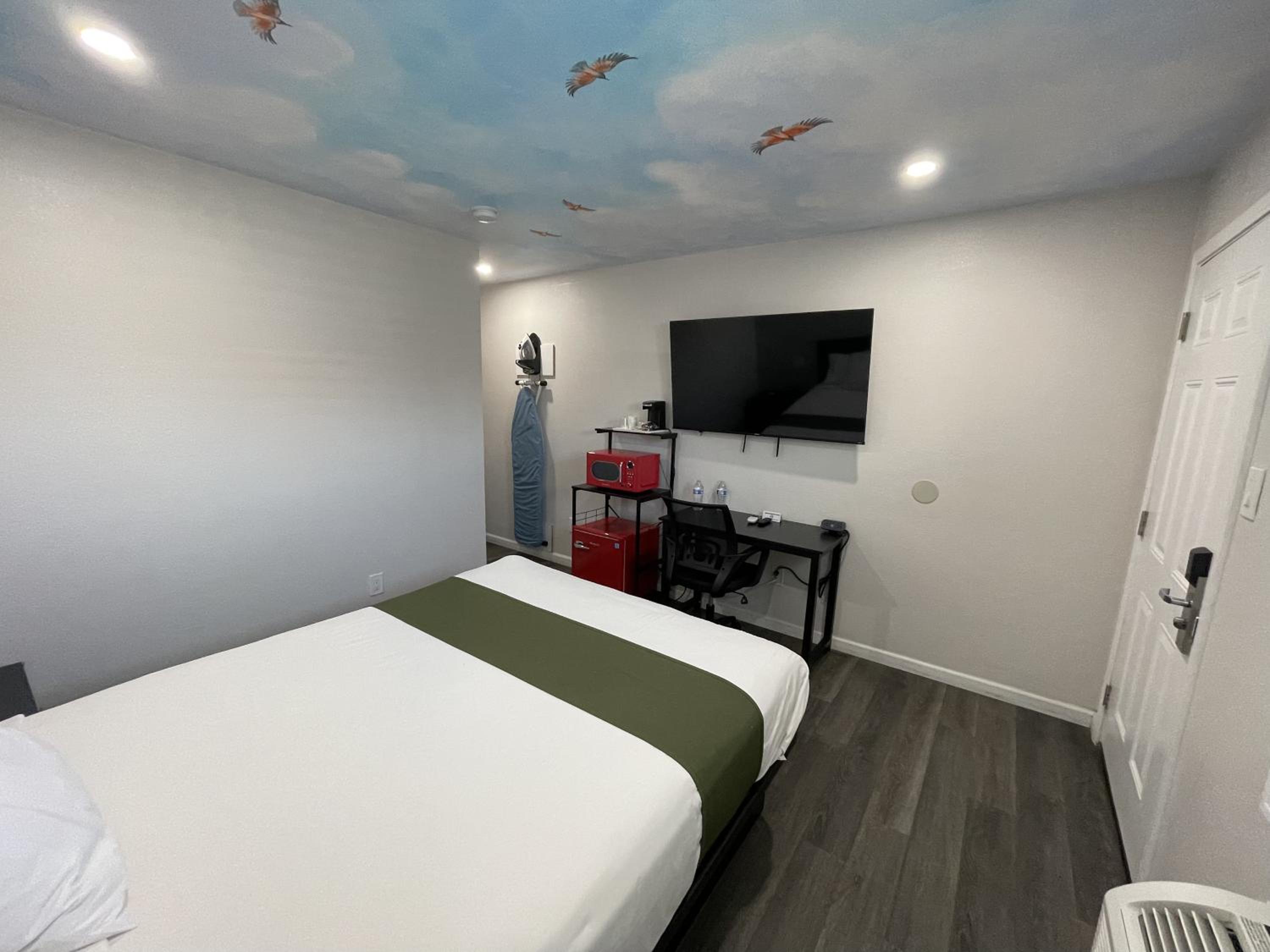Queen Room - Photo 3