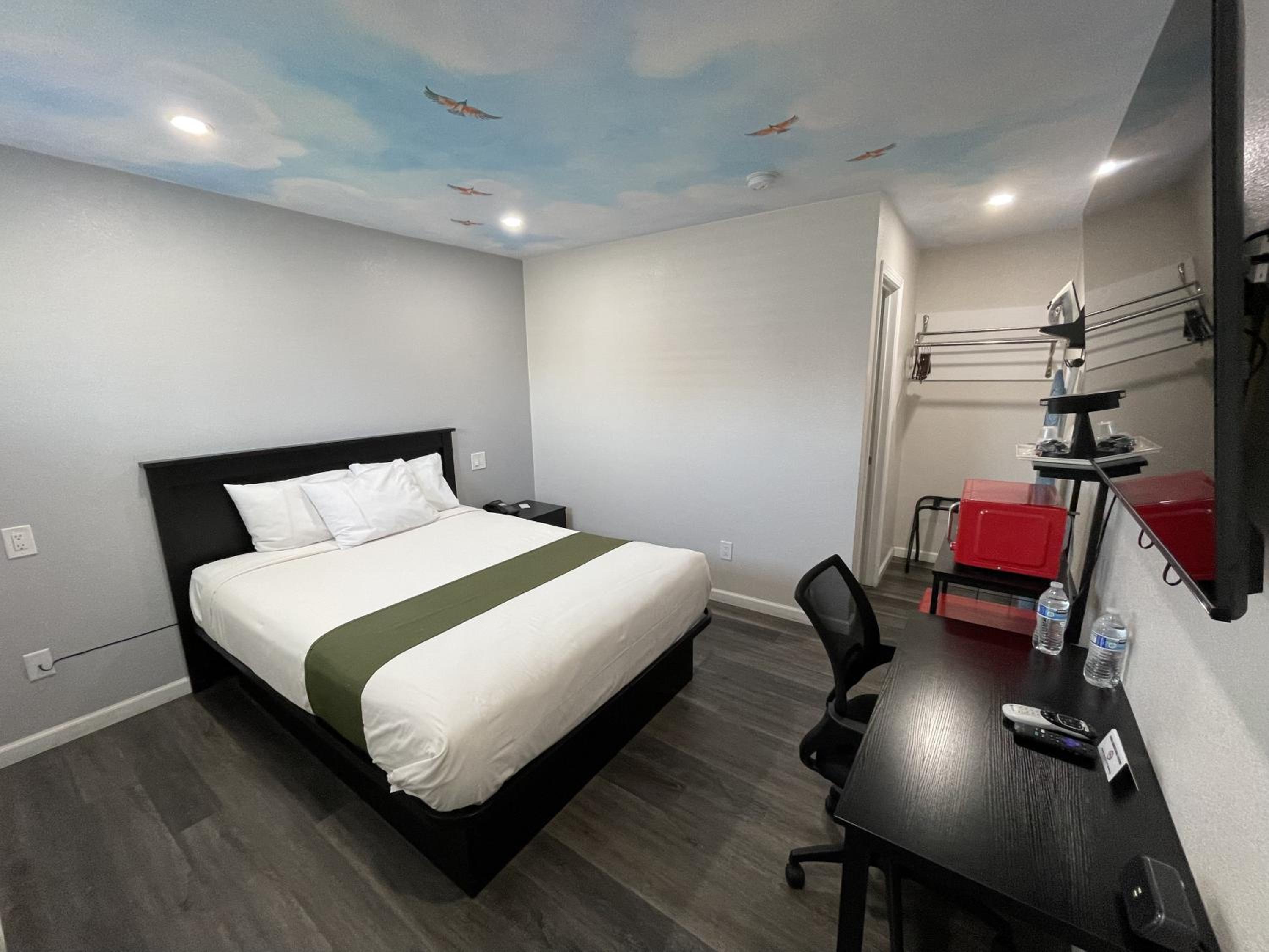 Queen Room - Photo 1