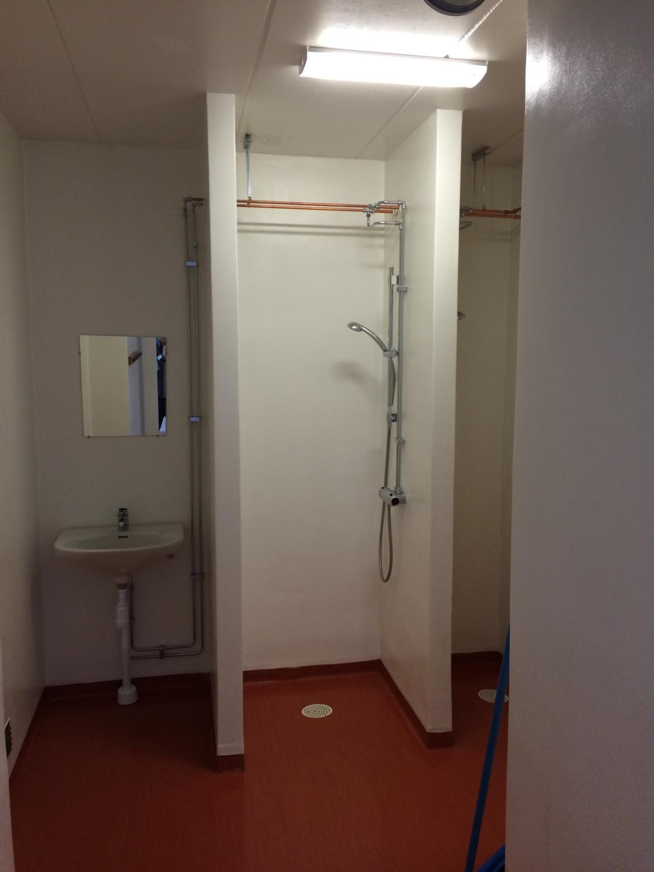 Quadruple Room with Shared Bathroom photo 3