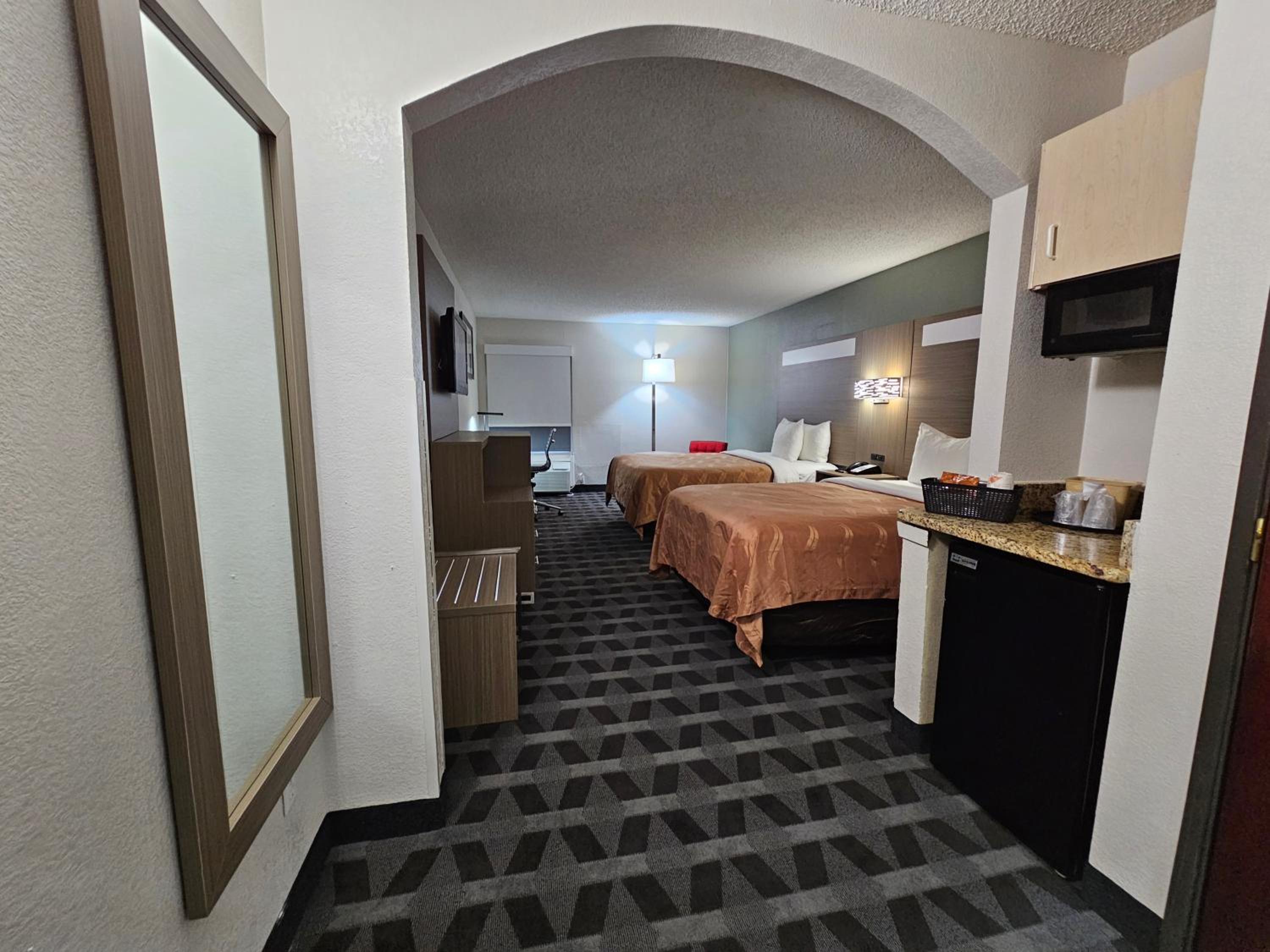 Double Room with Two Double Beds - Non-Smoking - Photo 8