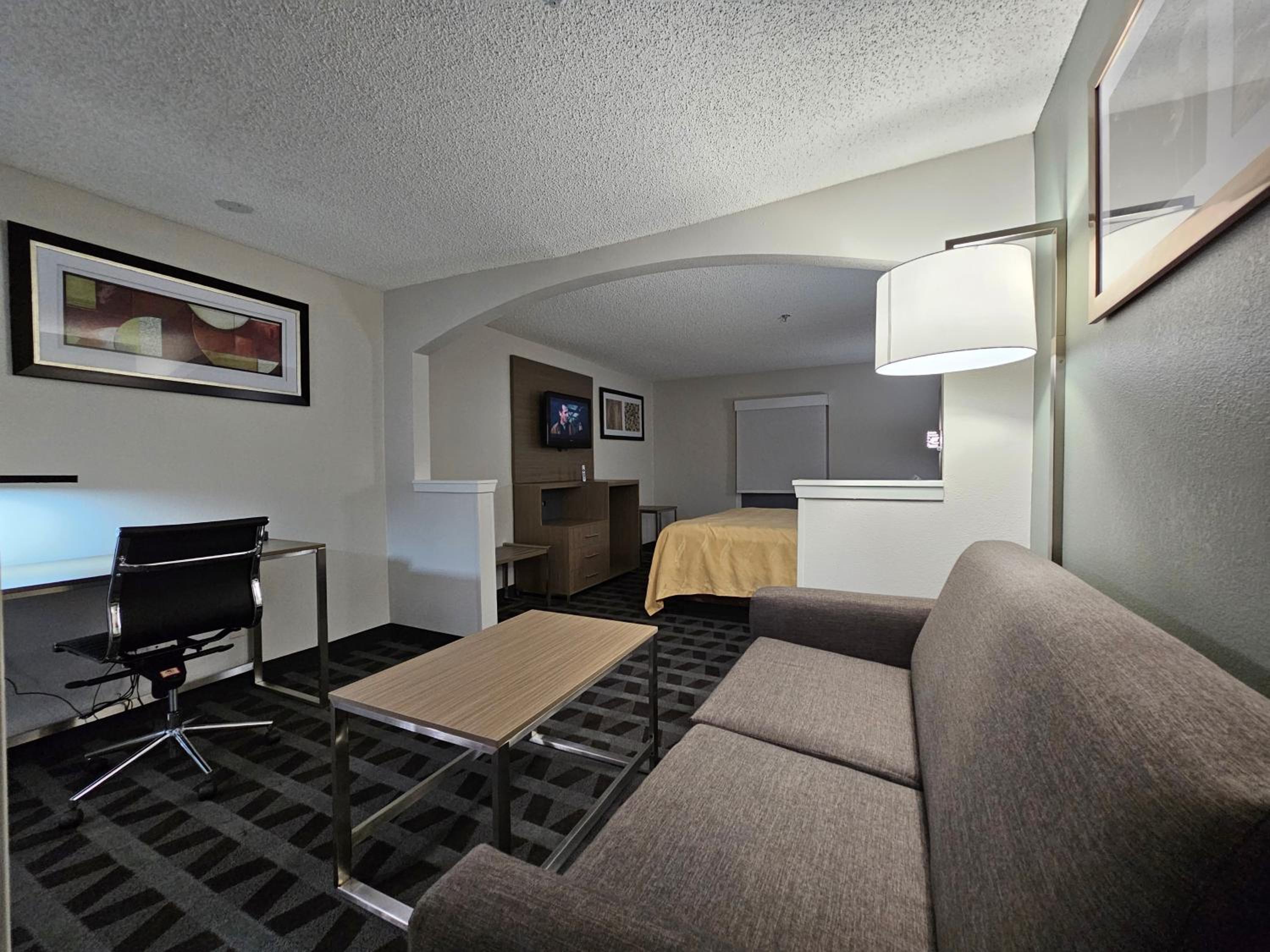 King Suite - Non-Smoking - Photo 15