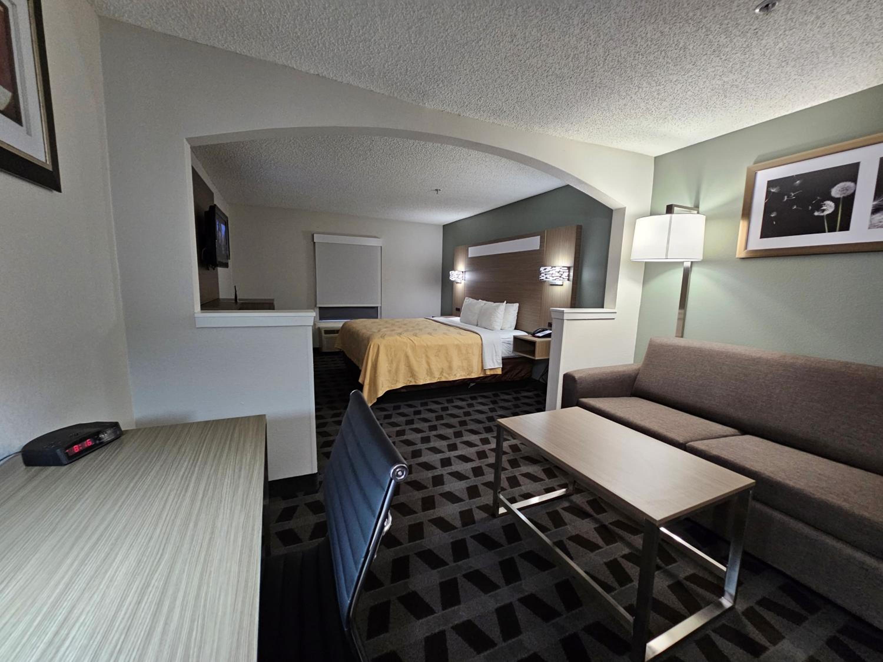 King Suite - Non-Smoking - Photo 14