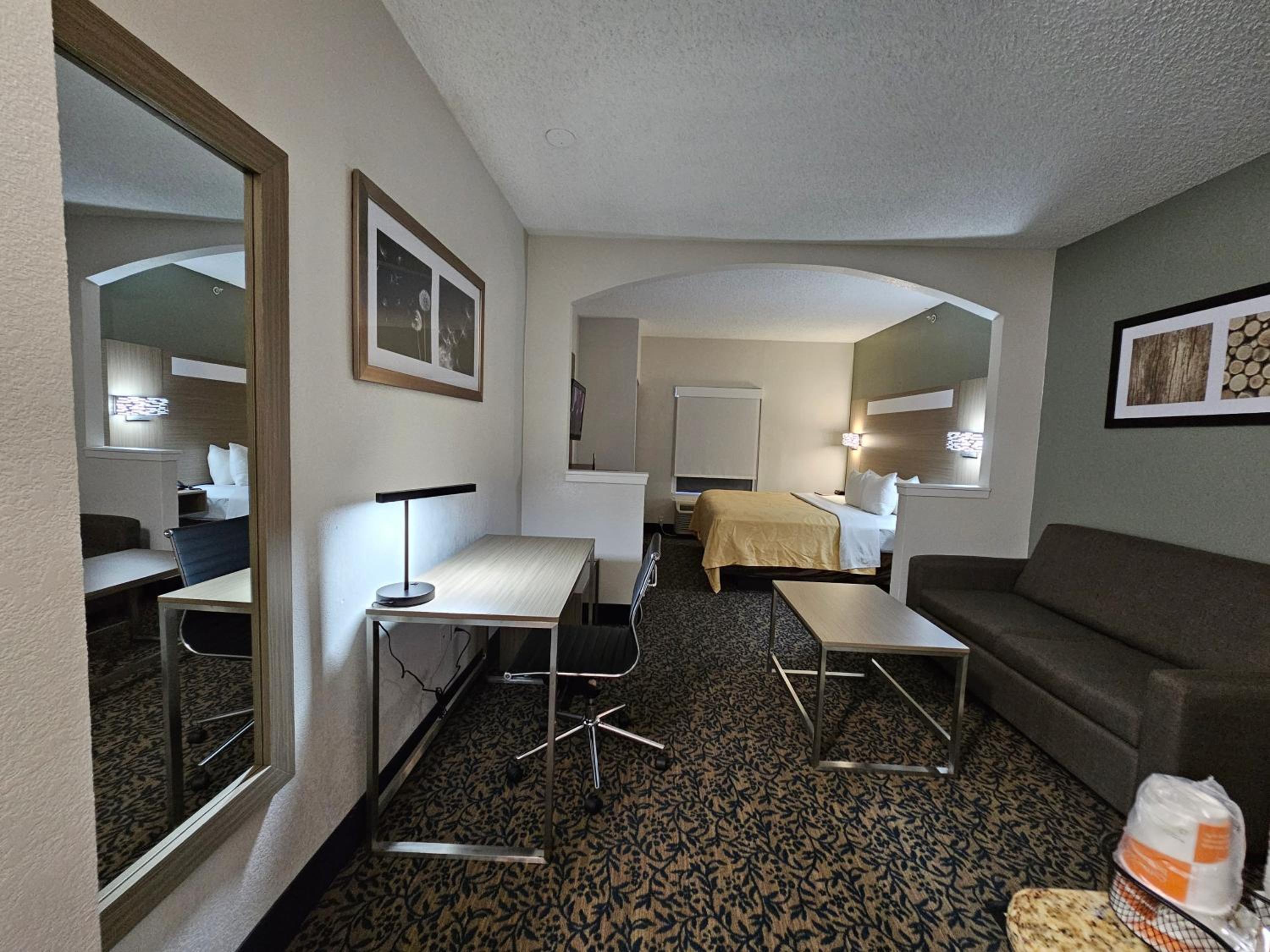 King Room - Non-Smoking - Photo 1