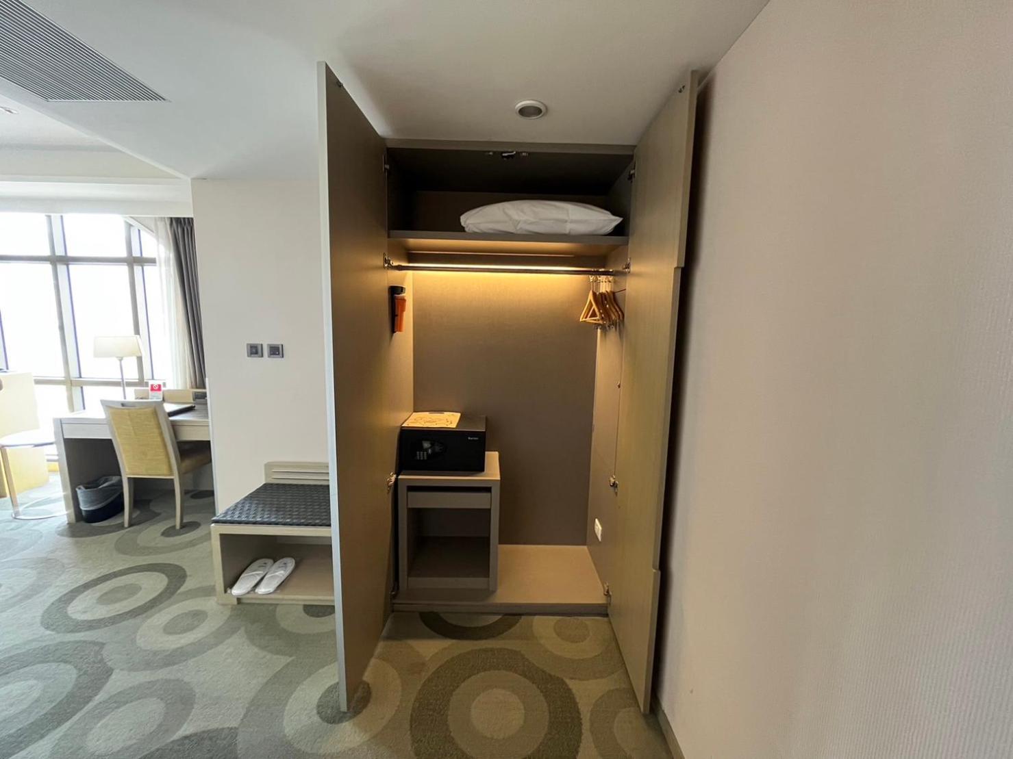 Corner Double Room