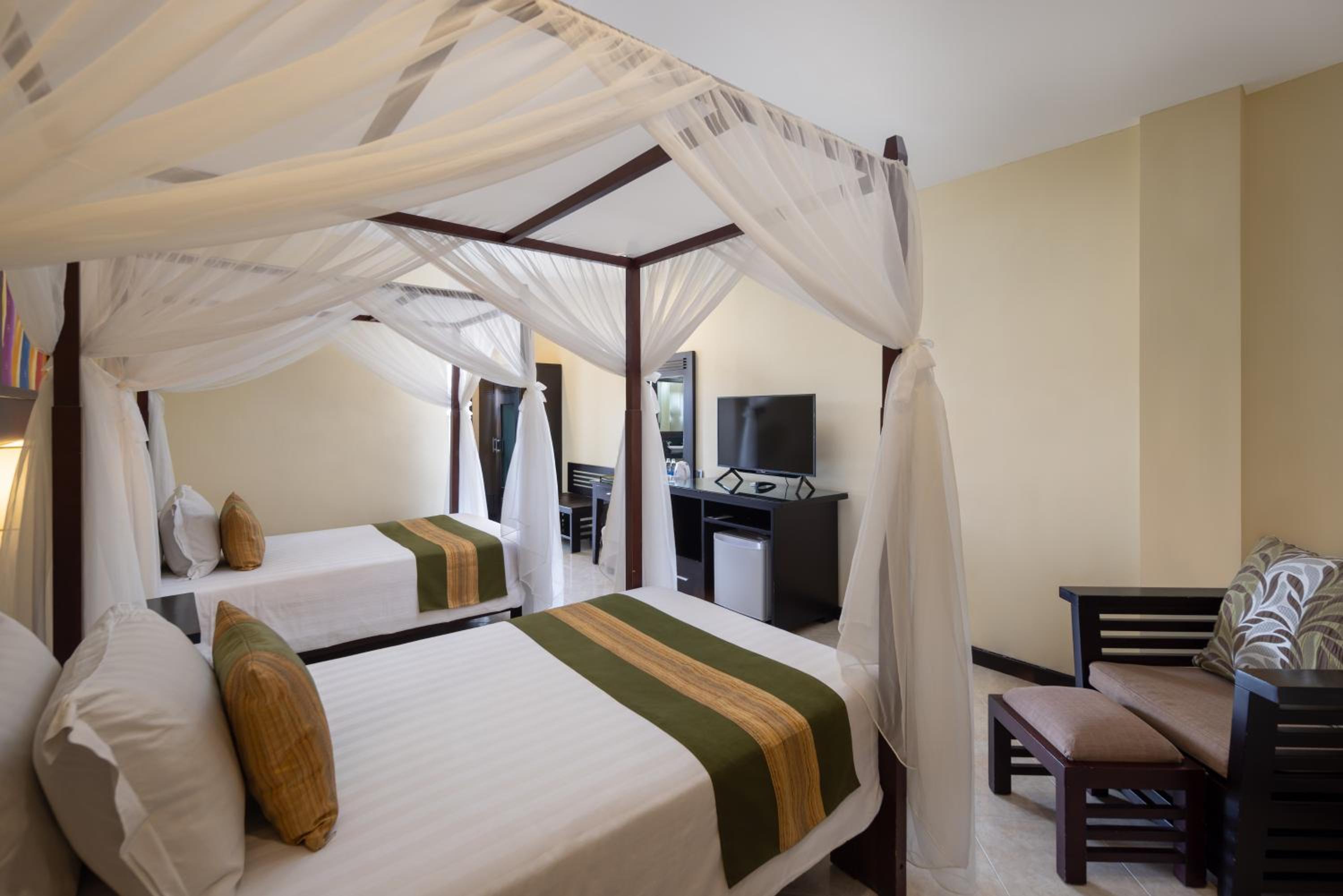 Deluxe Double or Twin Room - Photo 12