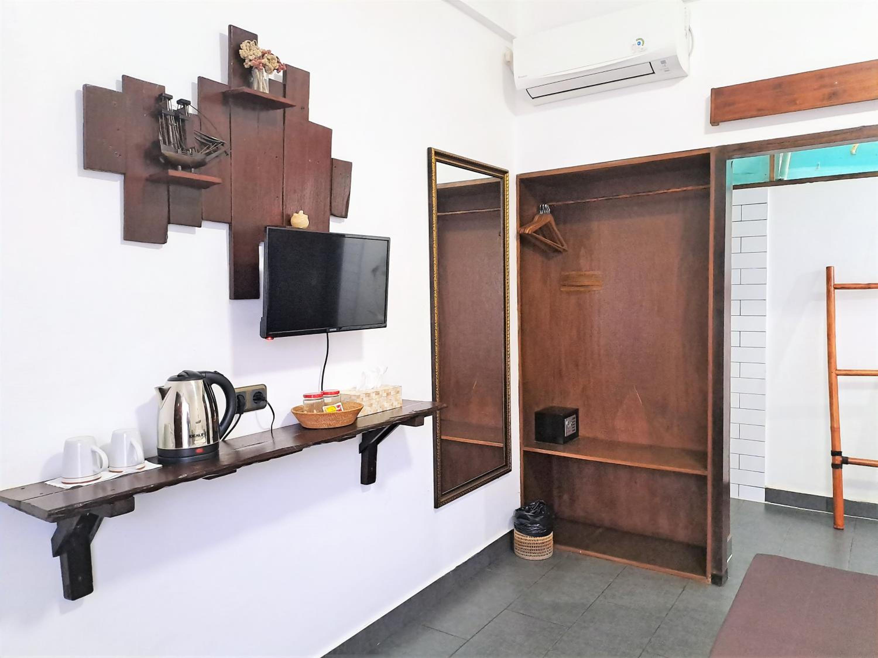 Boutique Room - Photo 24