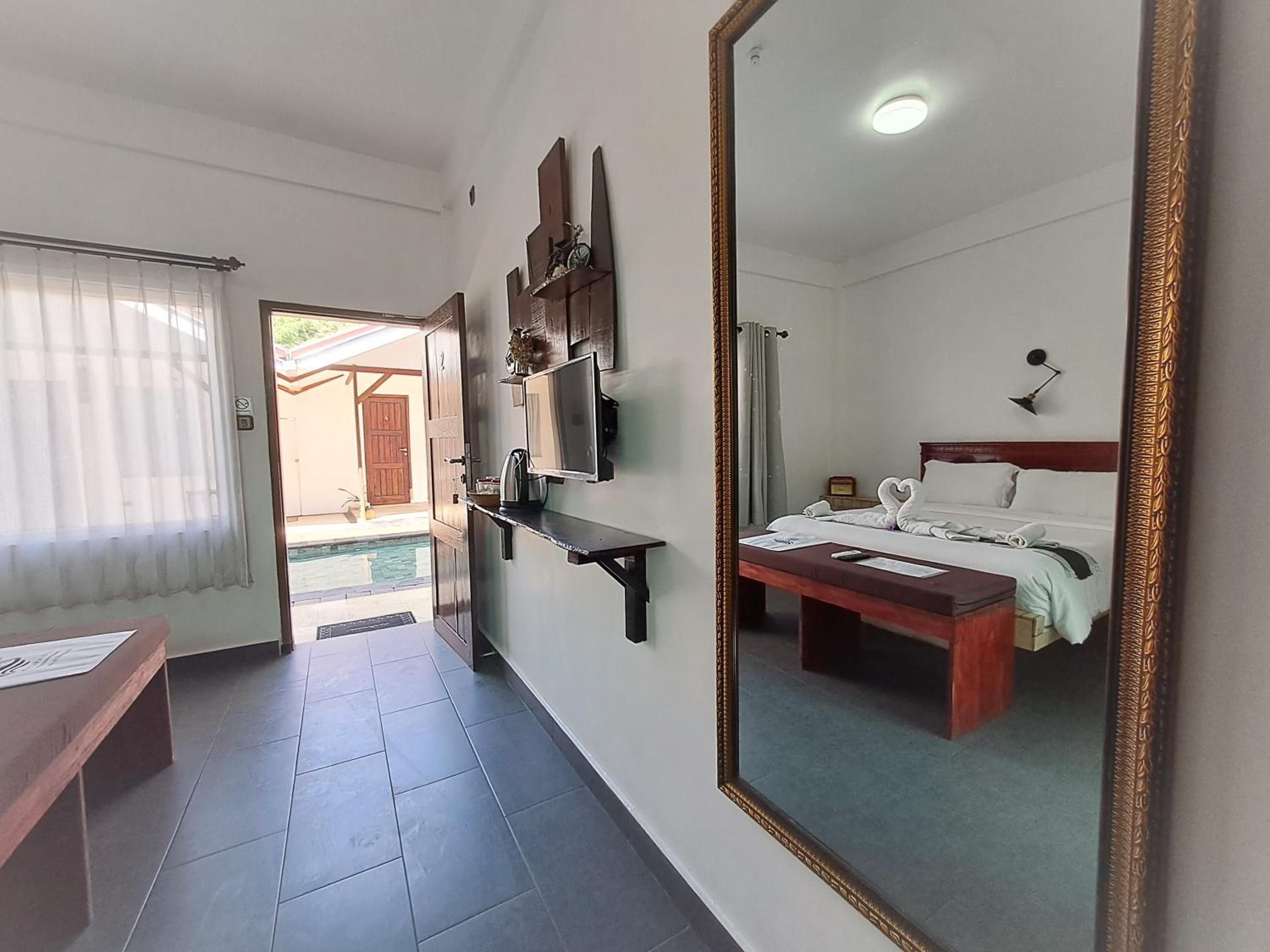 Boutique Room - Photo 25