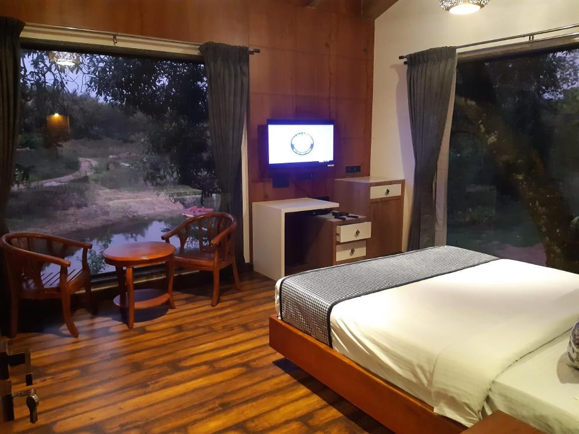 King Room with Lake View photo 3