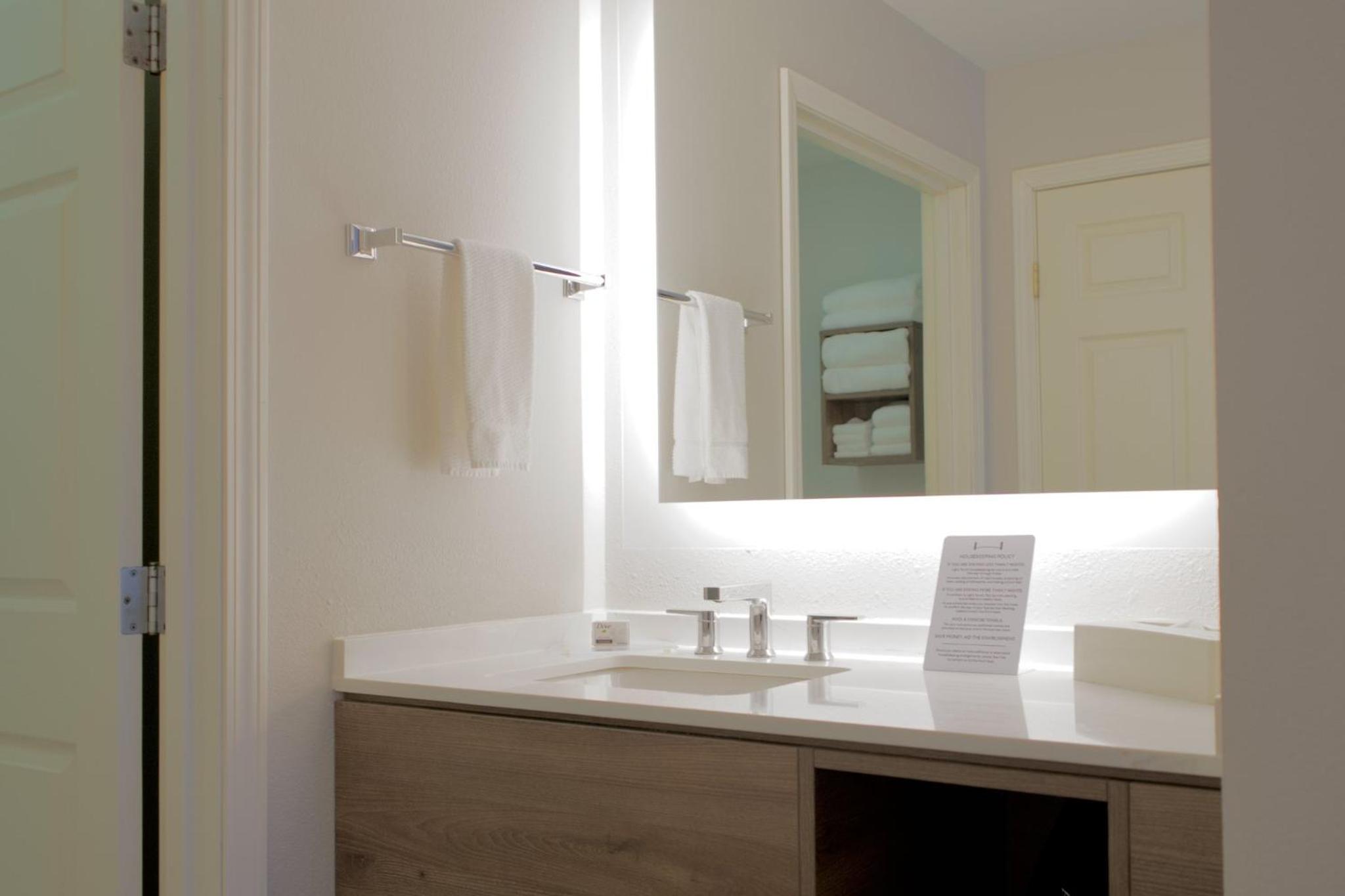 Studio Queen Suite - Photo 3