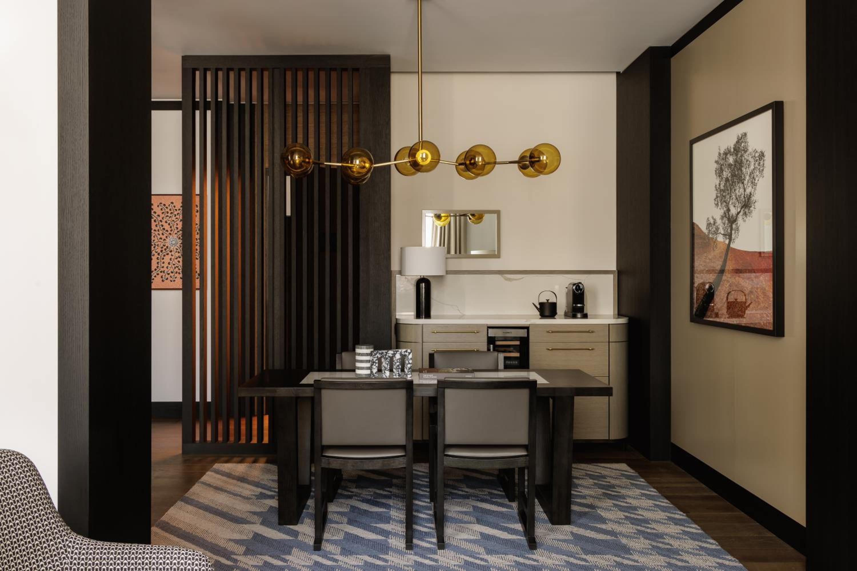 Deluxe King Suite
